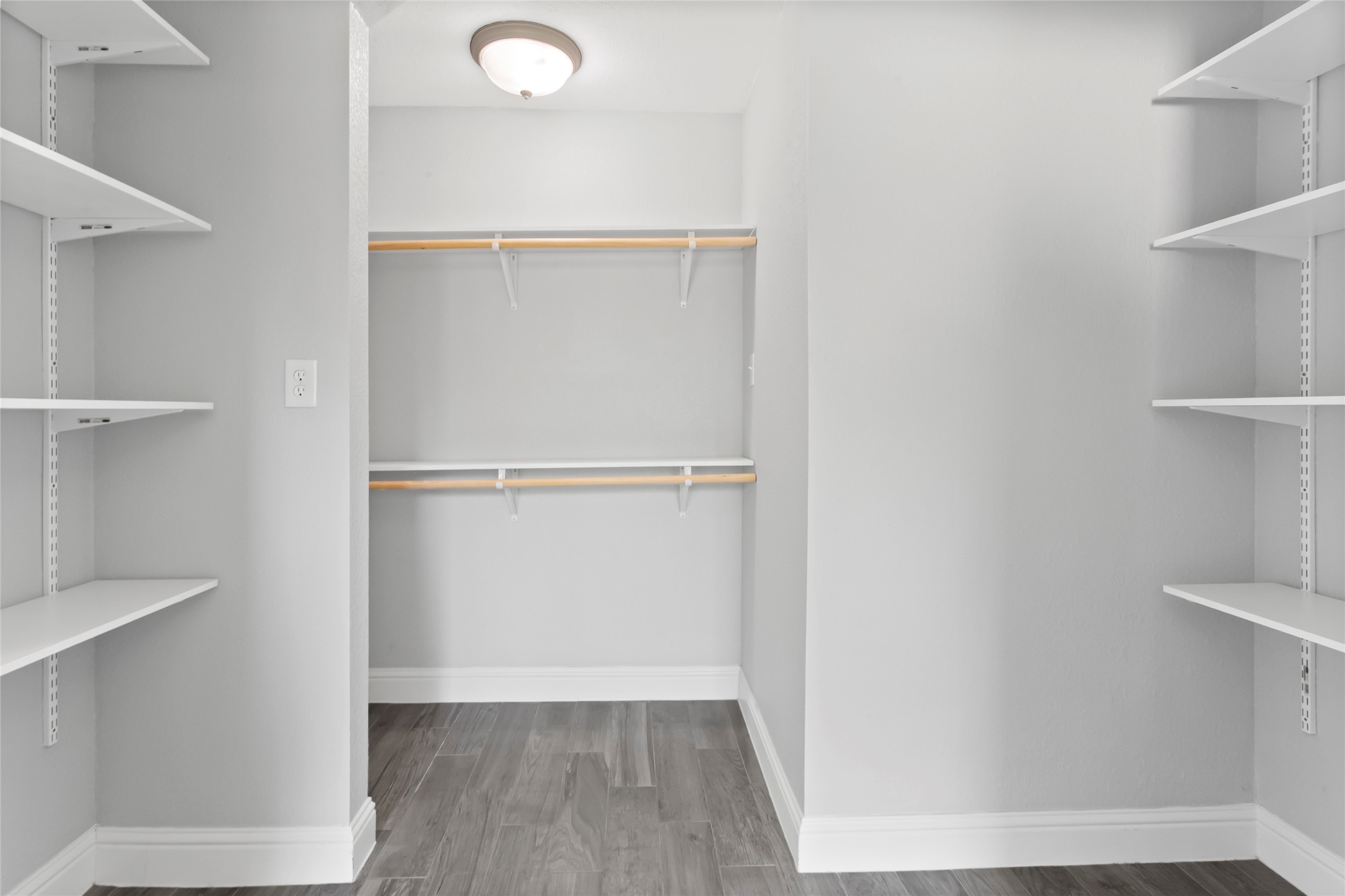 11710 Seawood Drive Property Photo 15