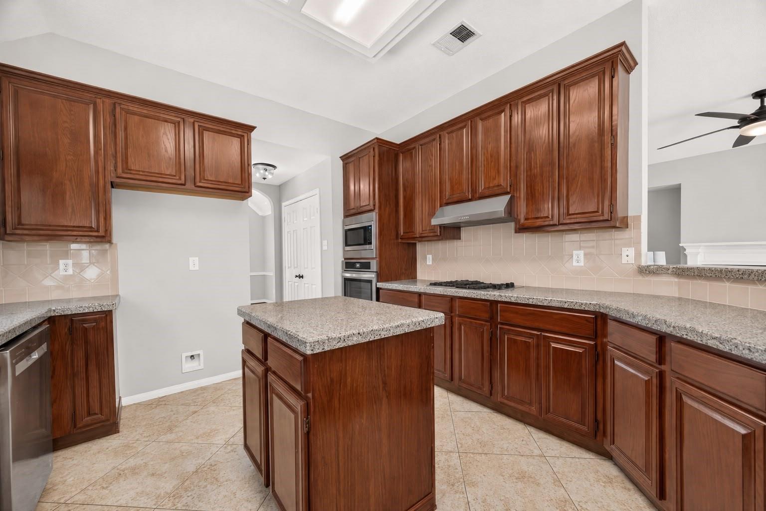 12823 Lady Jane Court, Houston Tx 77044 Property Photo 12