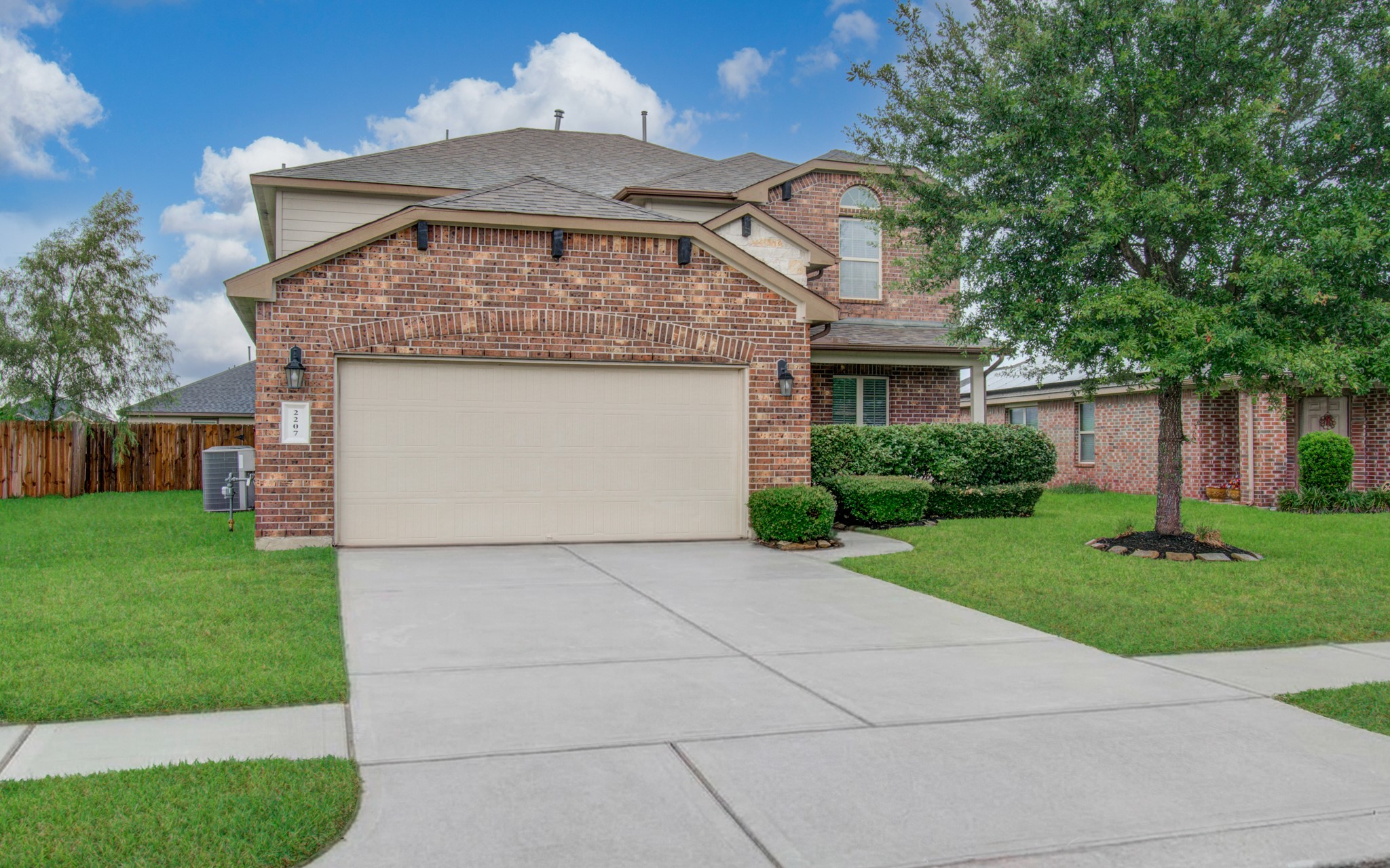 2207 Manchester Crossing Drive Property Photo 1