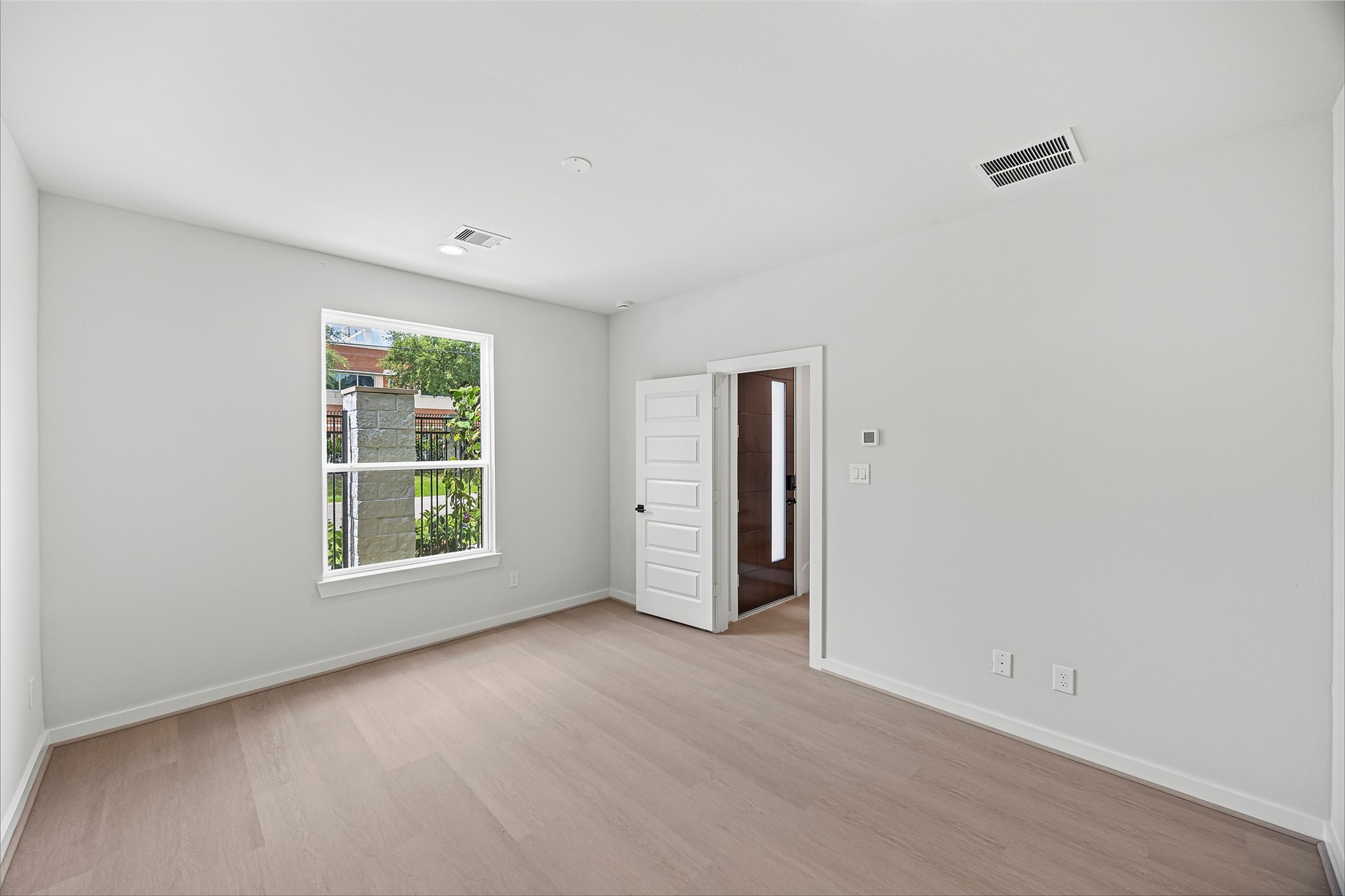 527 Hillwood Heights Drive Property Photo 12