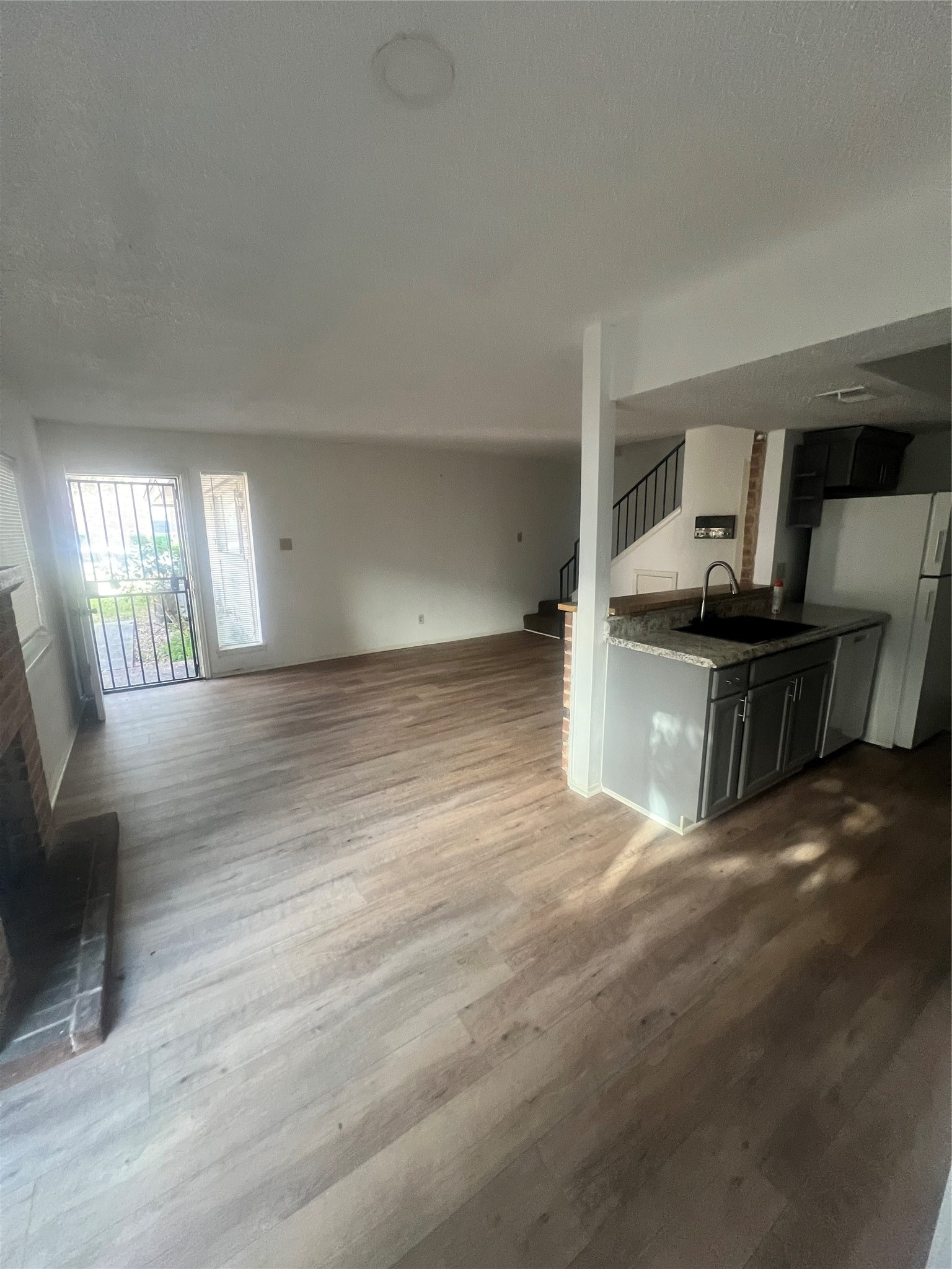 5670 Birchmont Drive C Property Photo 5