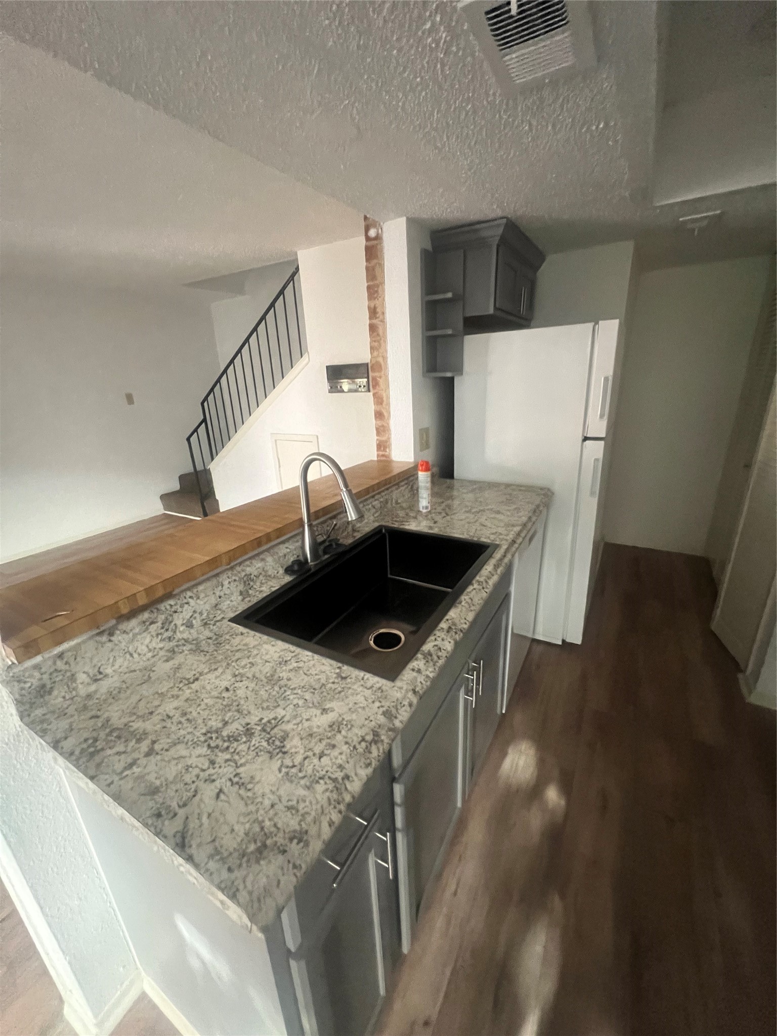 5670 Birchmont Drive C Property Photo 6