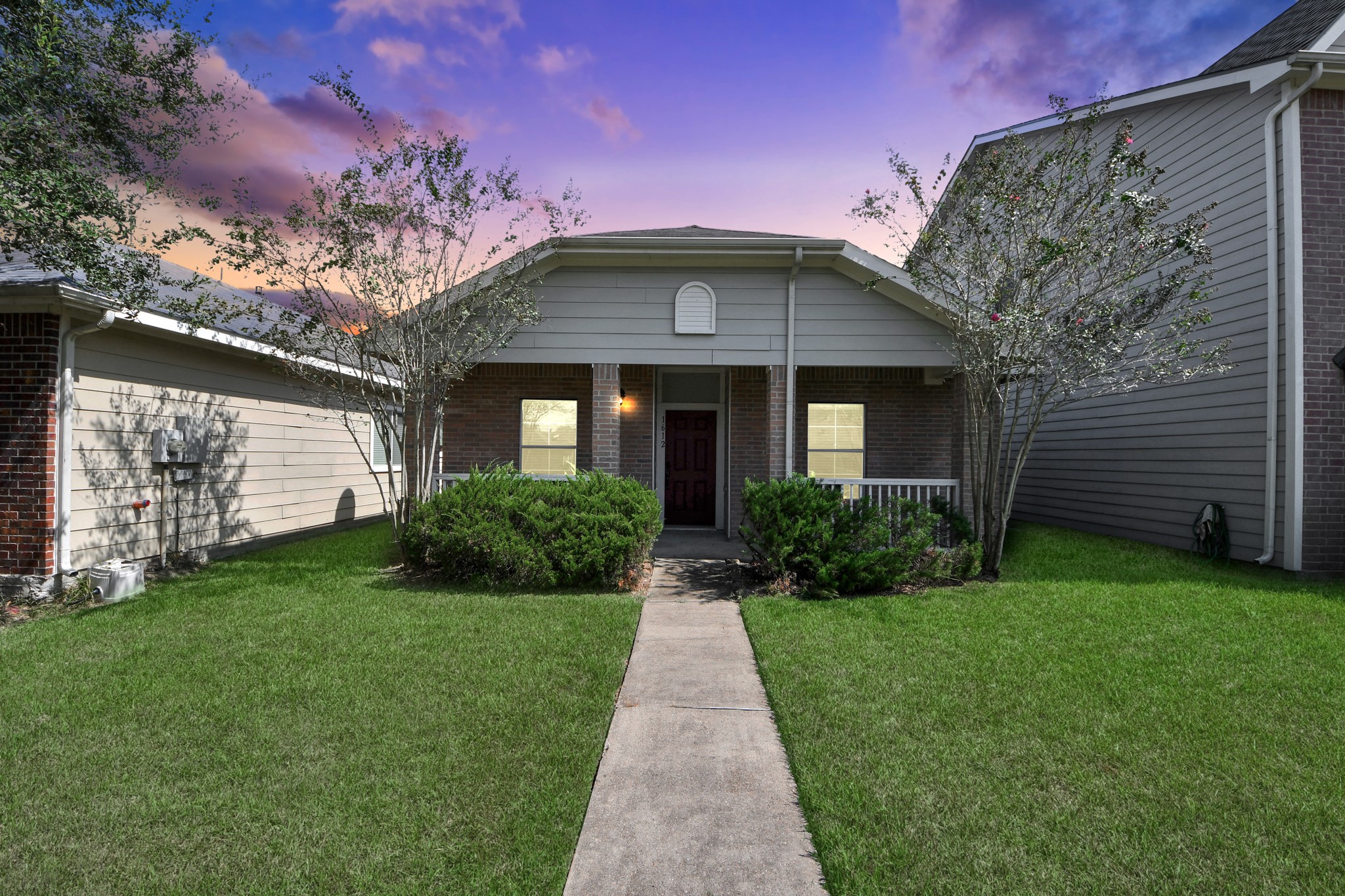 1612 Claremont Garden Circle Property Photo 1