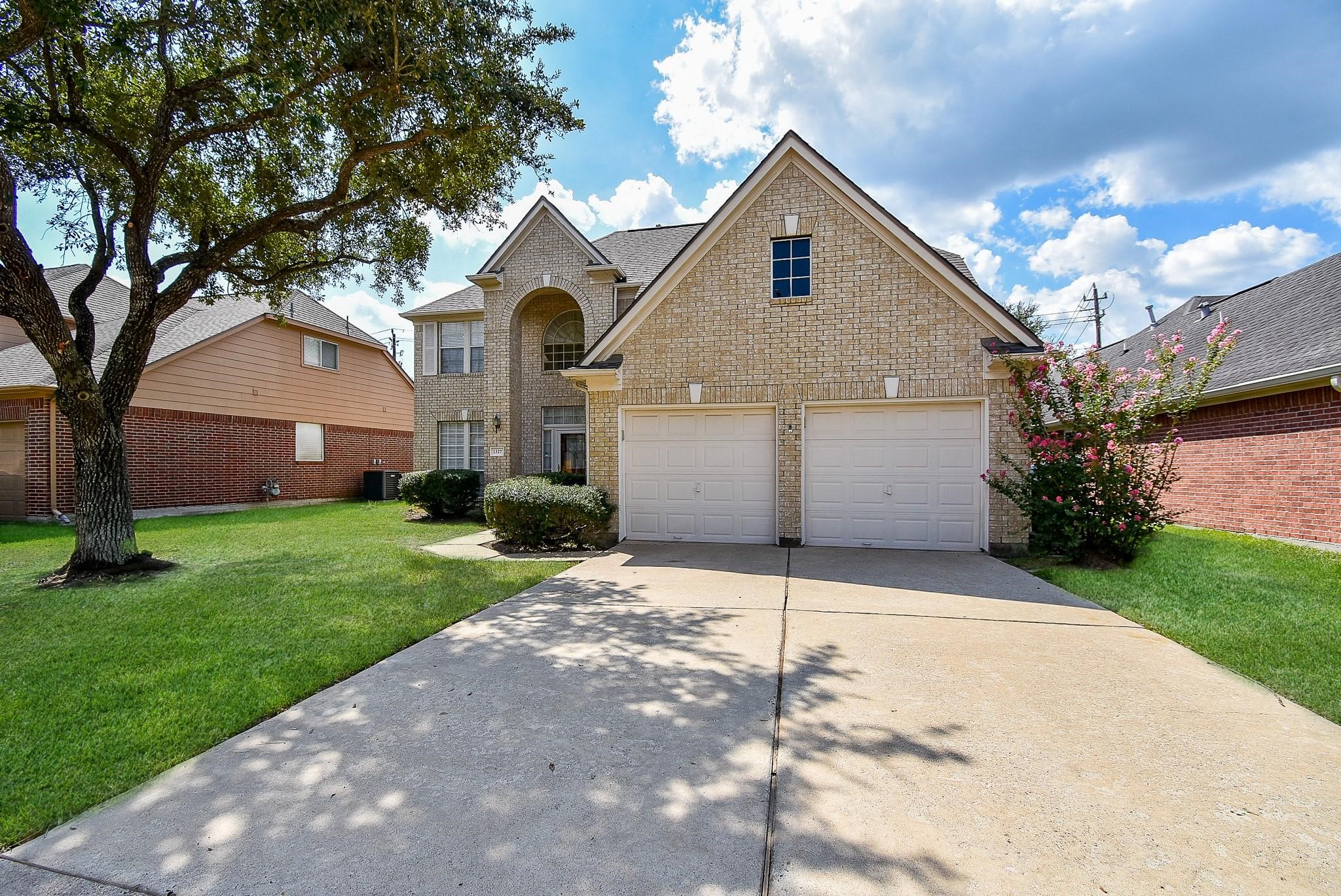2327 Parkhaven Drive Property Photo 1