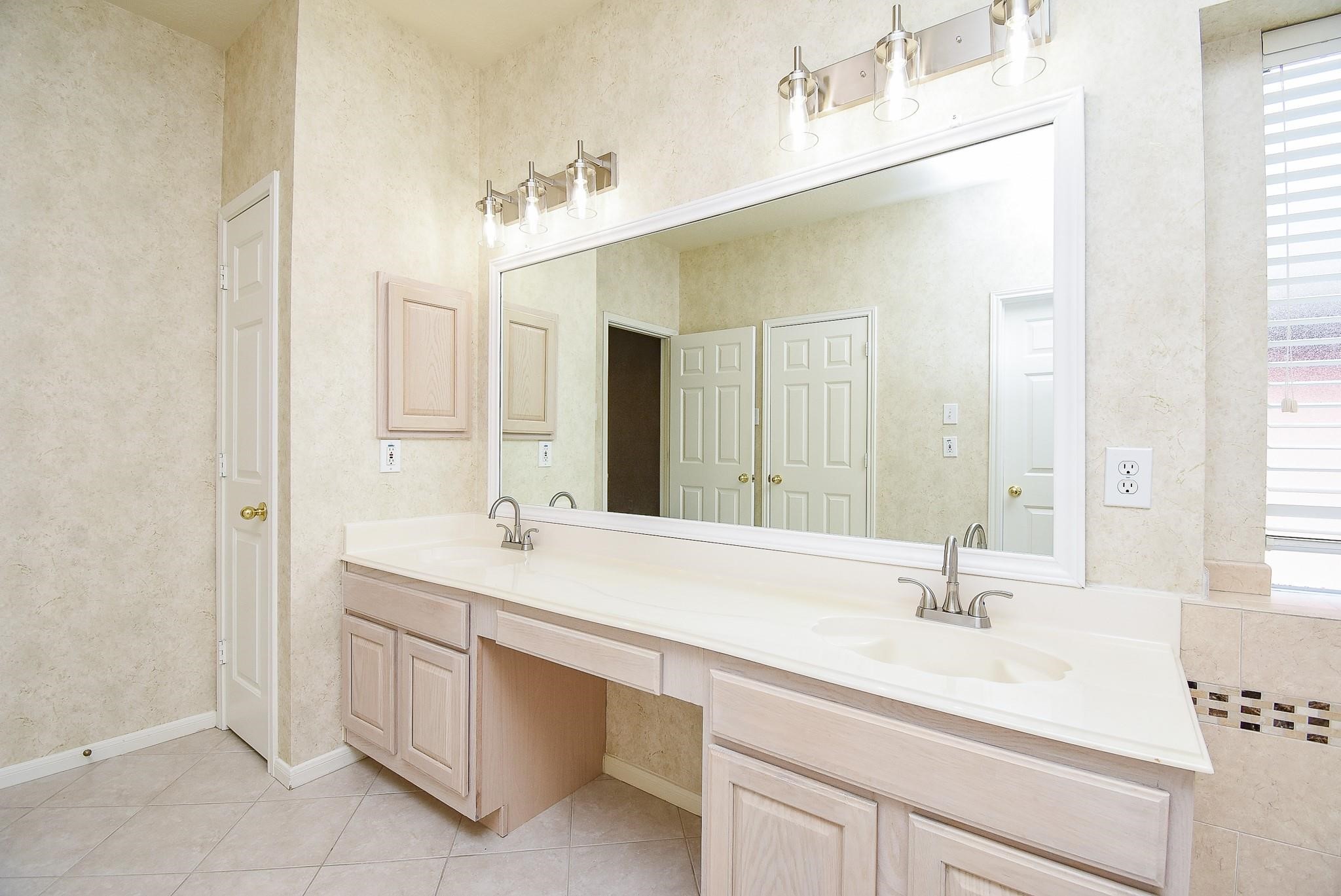 2327 Parkhaven Drive Property Photo 31