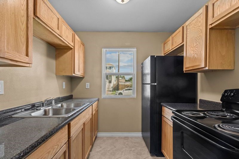 2802 Sealy Street 2 Property Photo 5