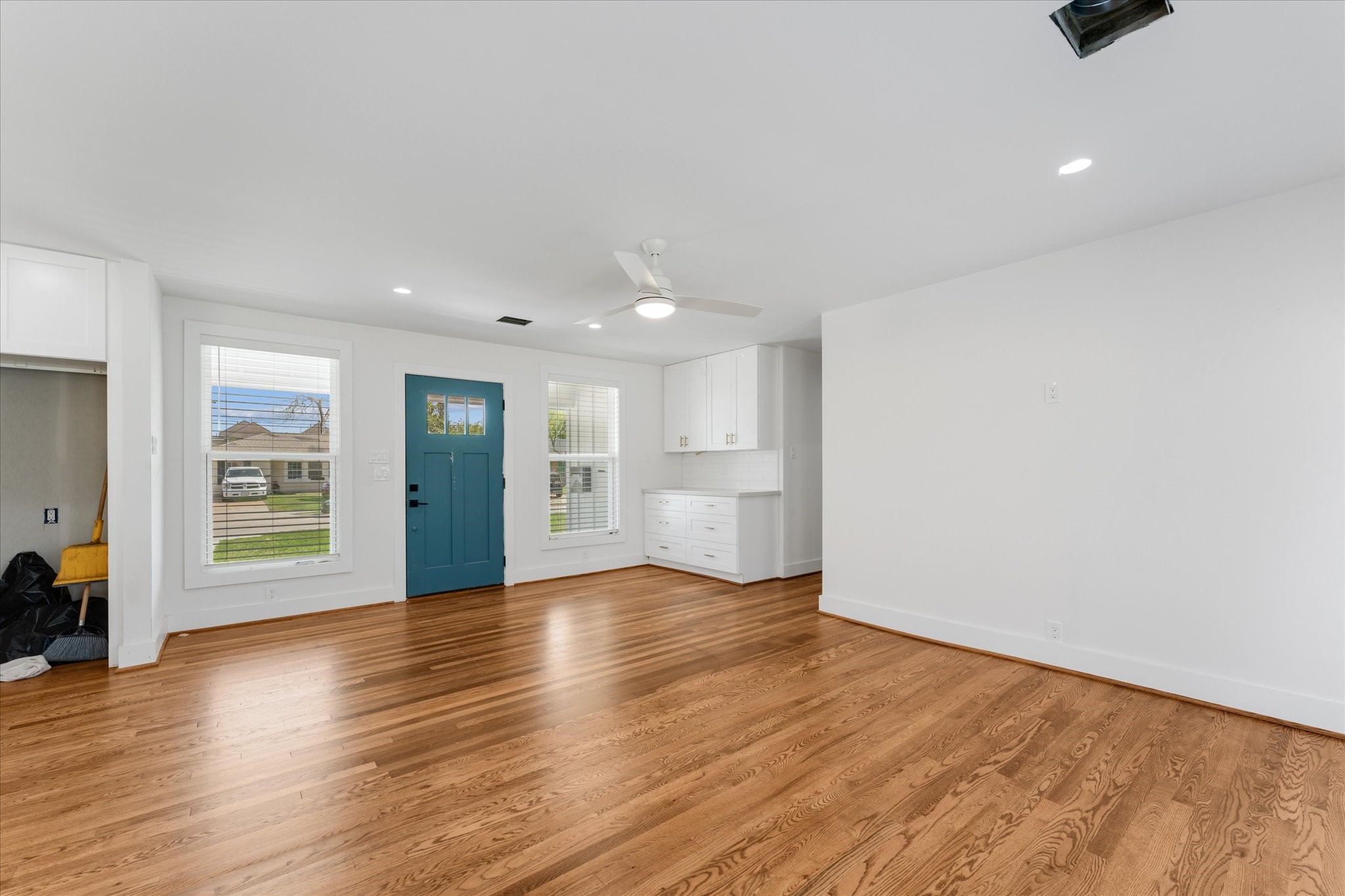 1845 Huge Oaks Street Property Photo 6