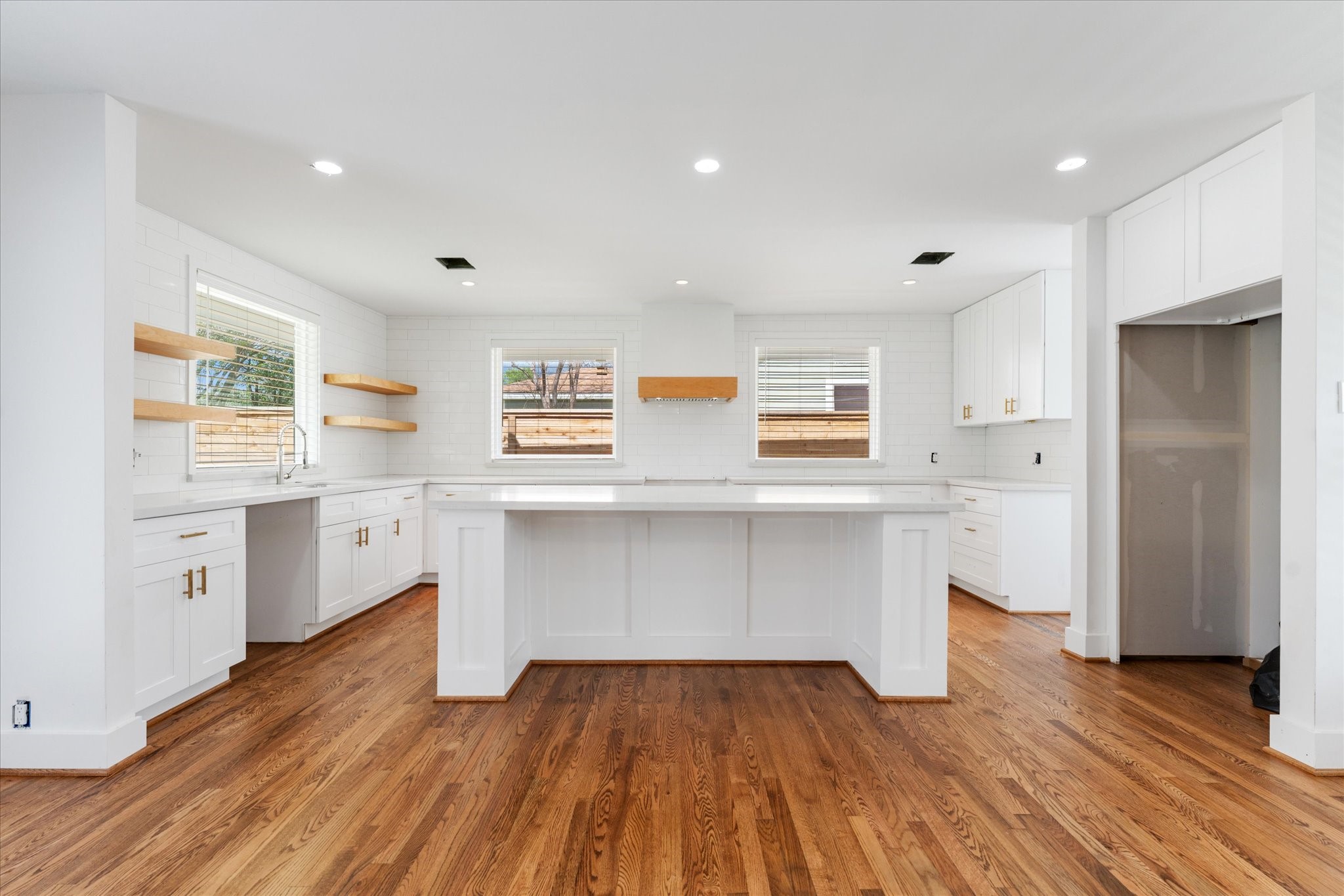1845 Huge Oaks Street Property Photo 8