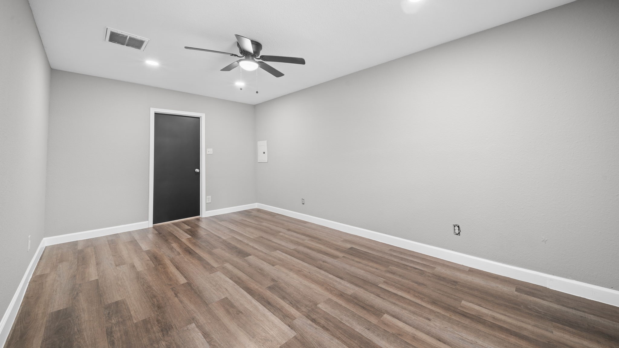5242 Greylog Drive Property Photo 8