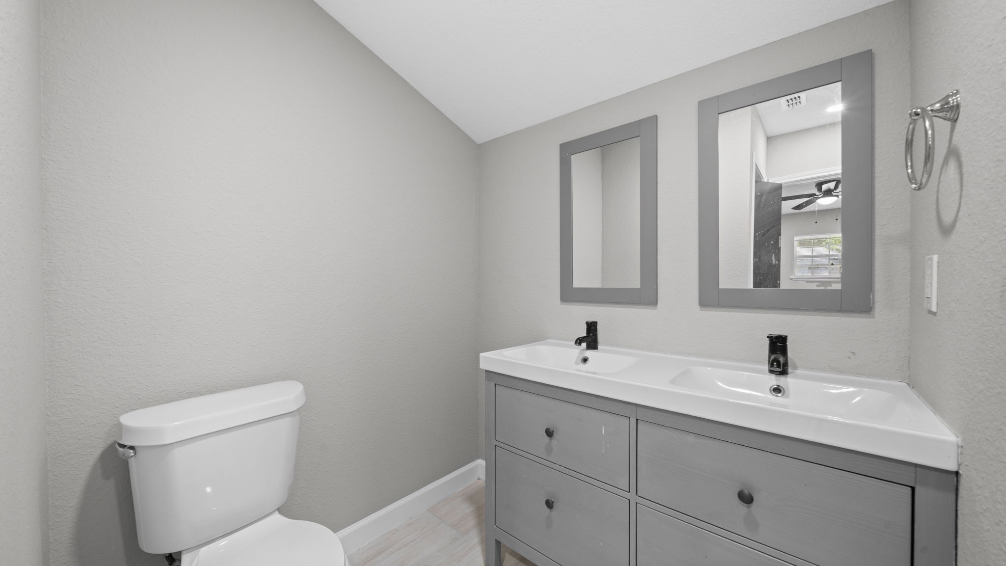 5242 Greylog Drive Property Photo 10