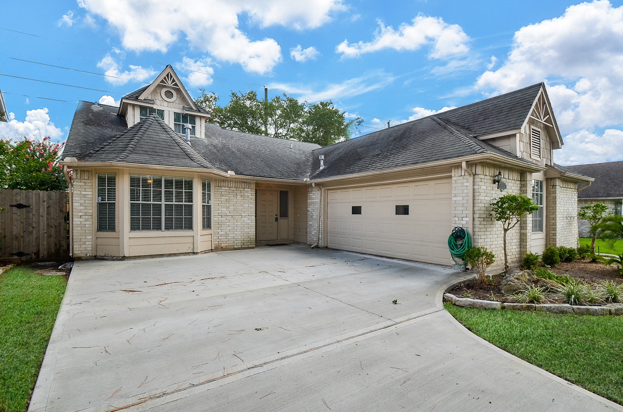 12722 Ashford Brook Drive Property Photo 2