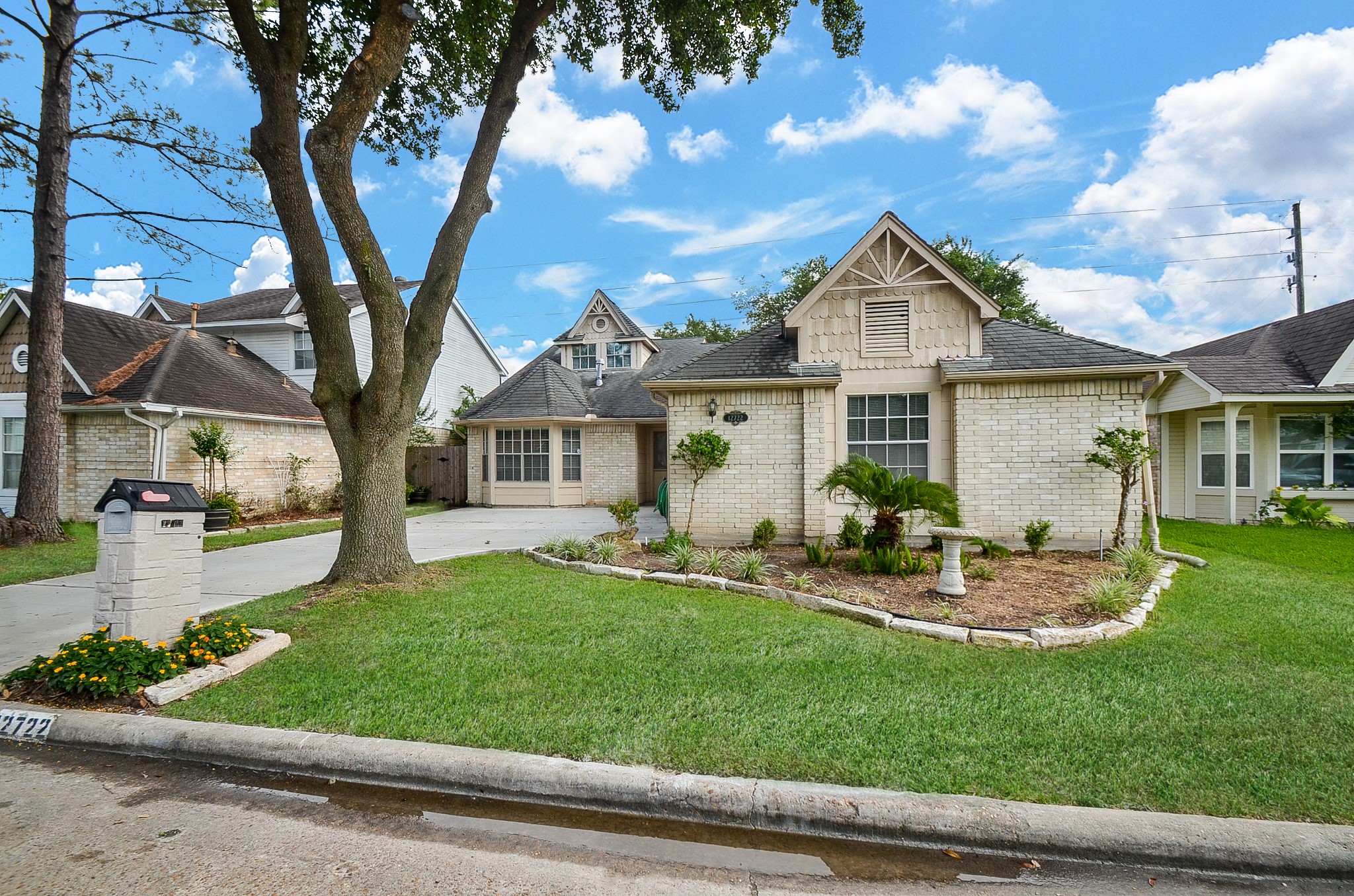 12722 Ashford Brook Drive Property Photo 3