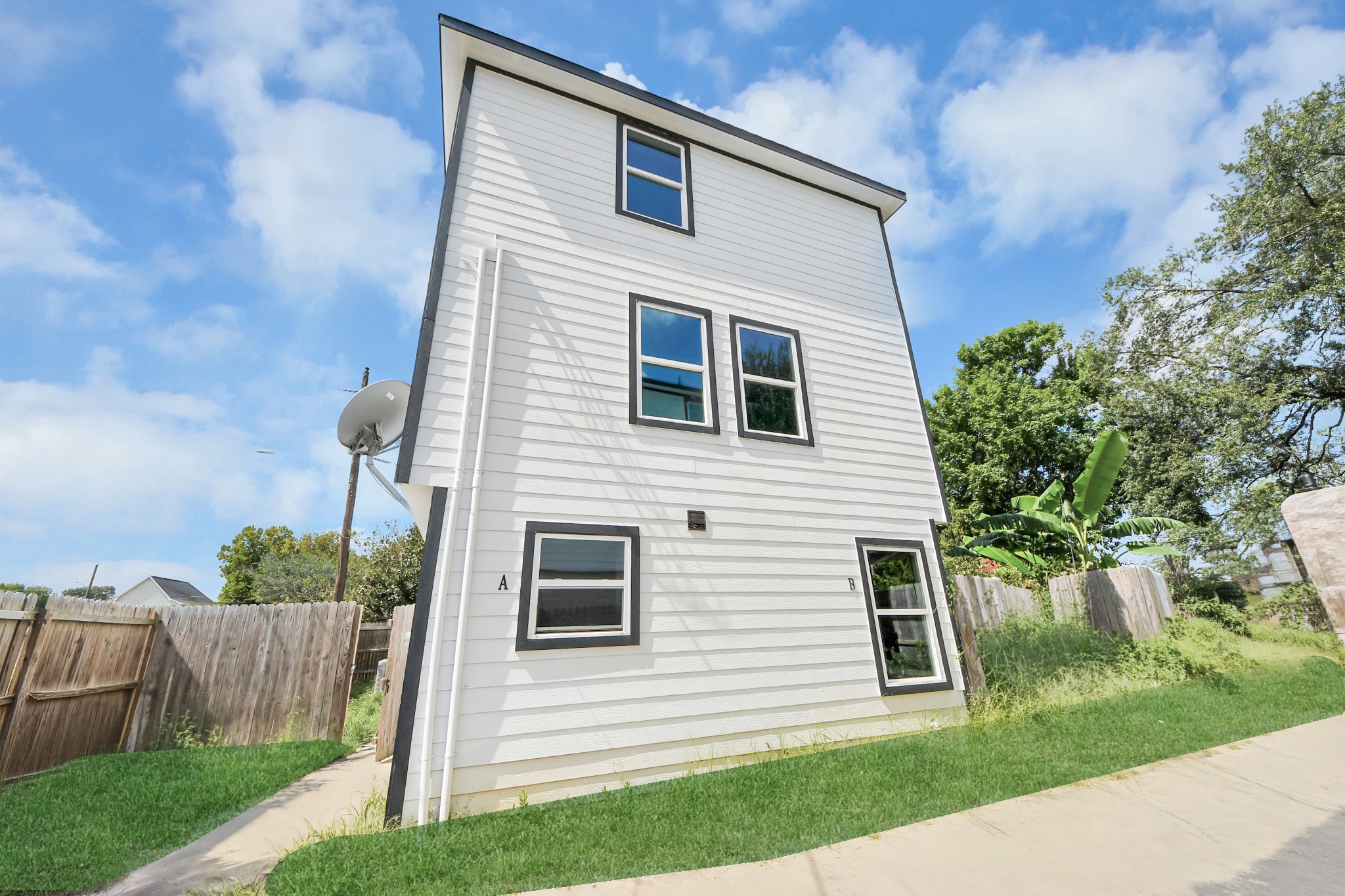 8125 Eastover Street B Property Photo 6