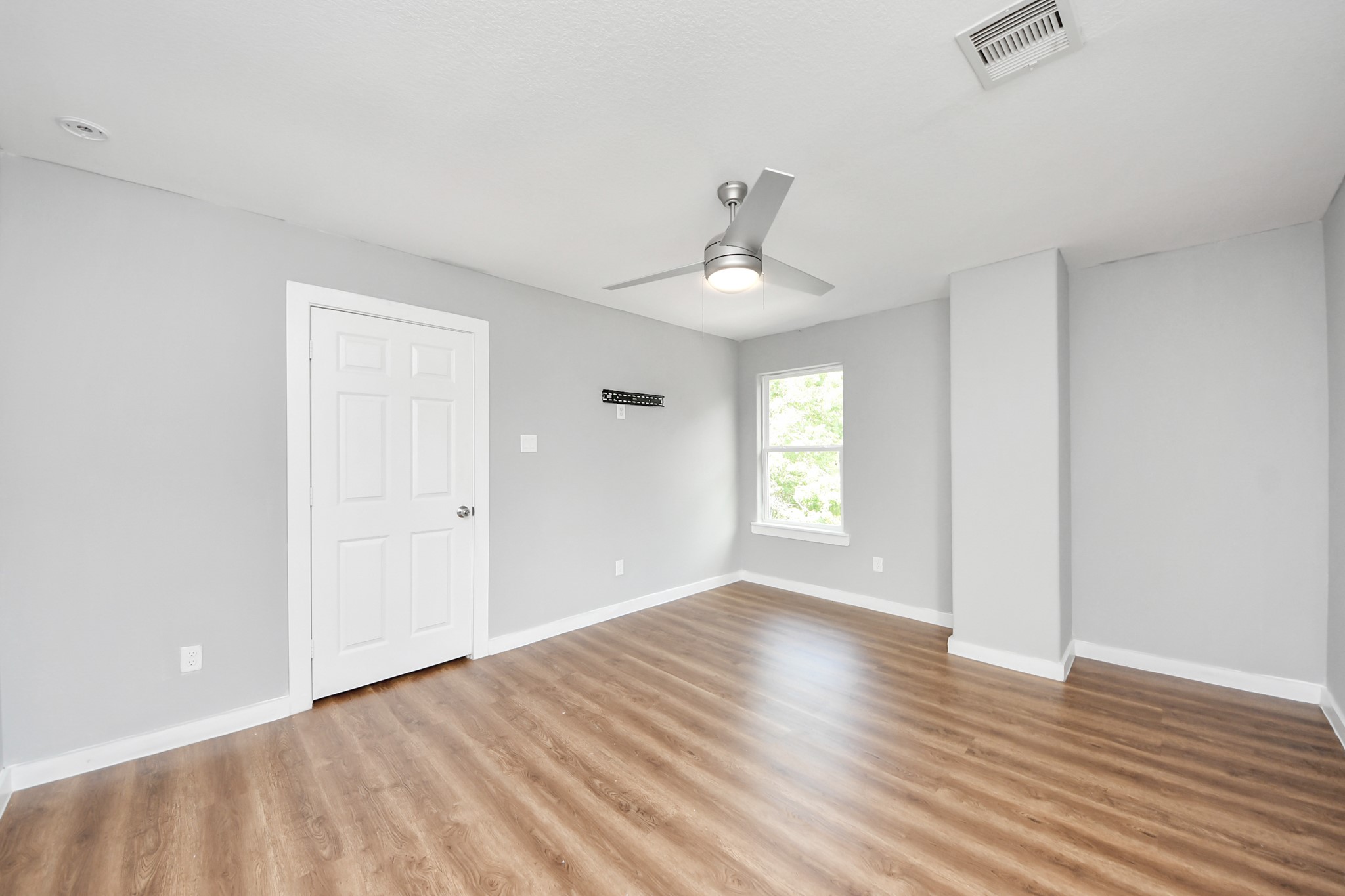 8125 Eastover Street B Property Photo 13