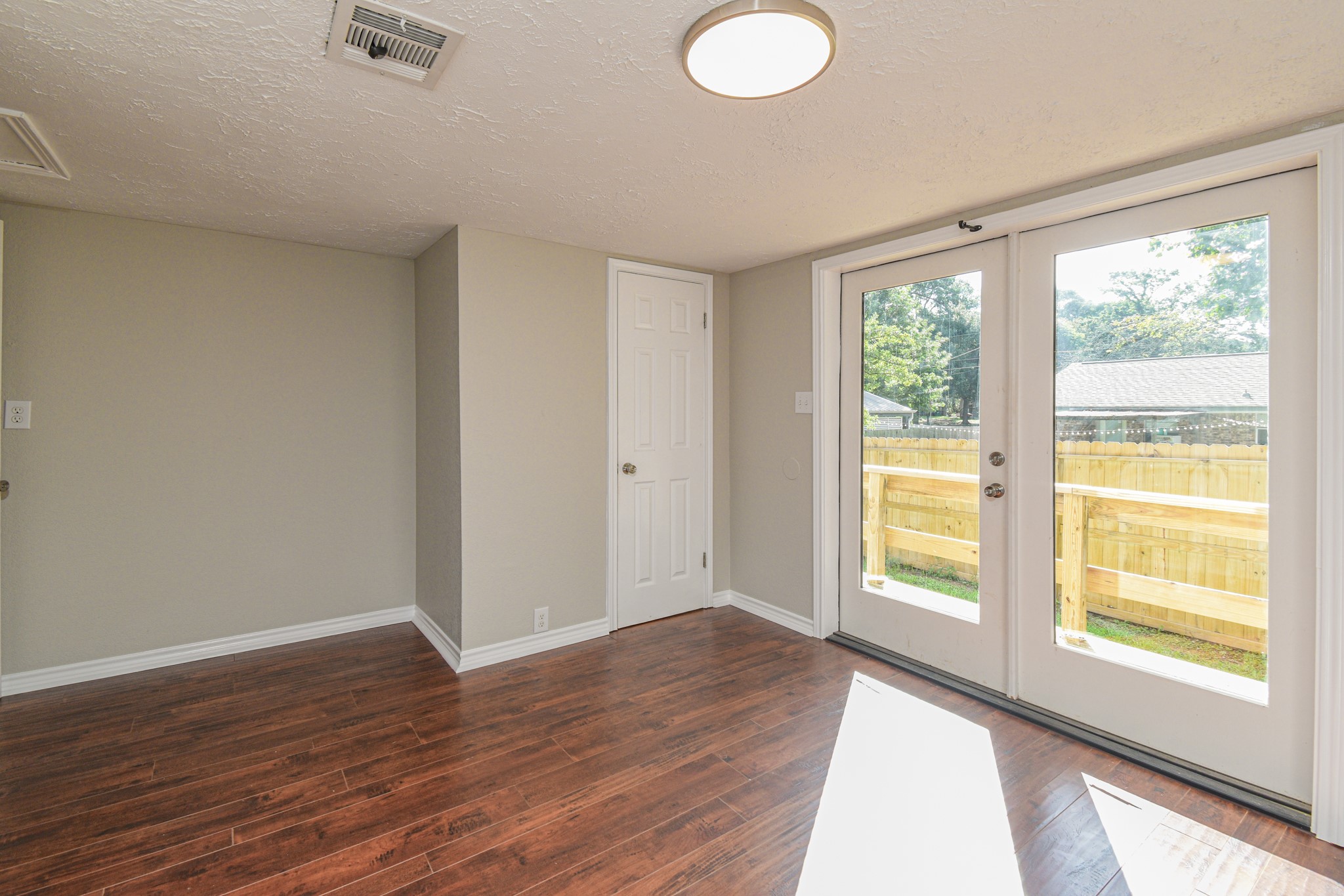 507 Sioux River Road Property Photo 13