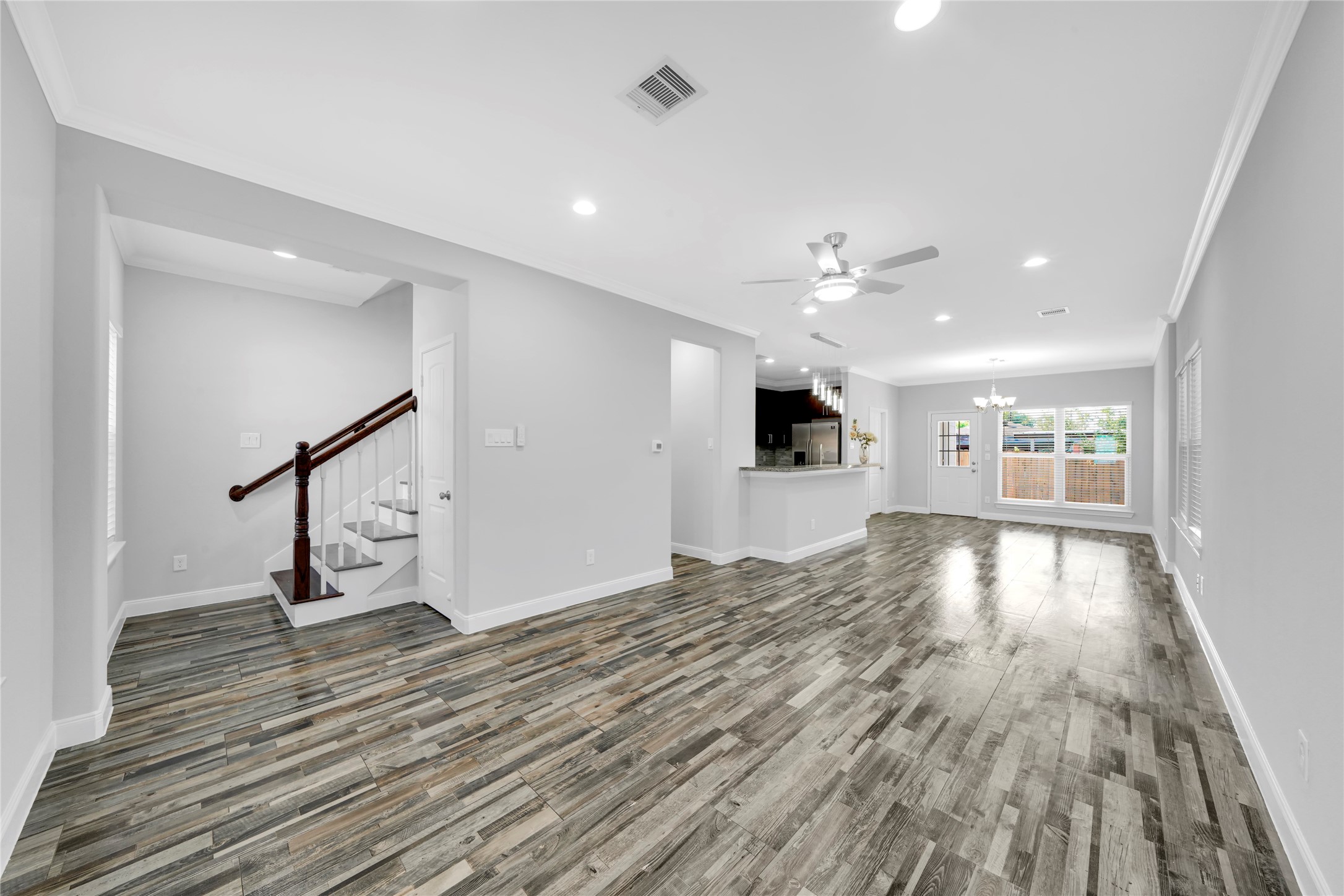 4732 Carmen Street B Property Photo 4
