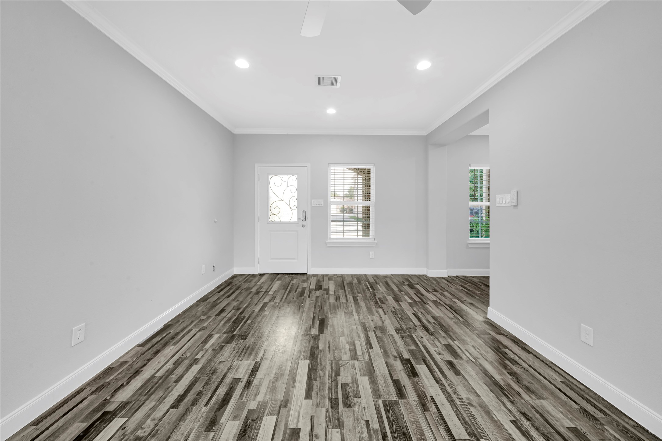 4732 Carmen Street B Property Photo 6