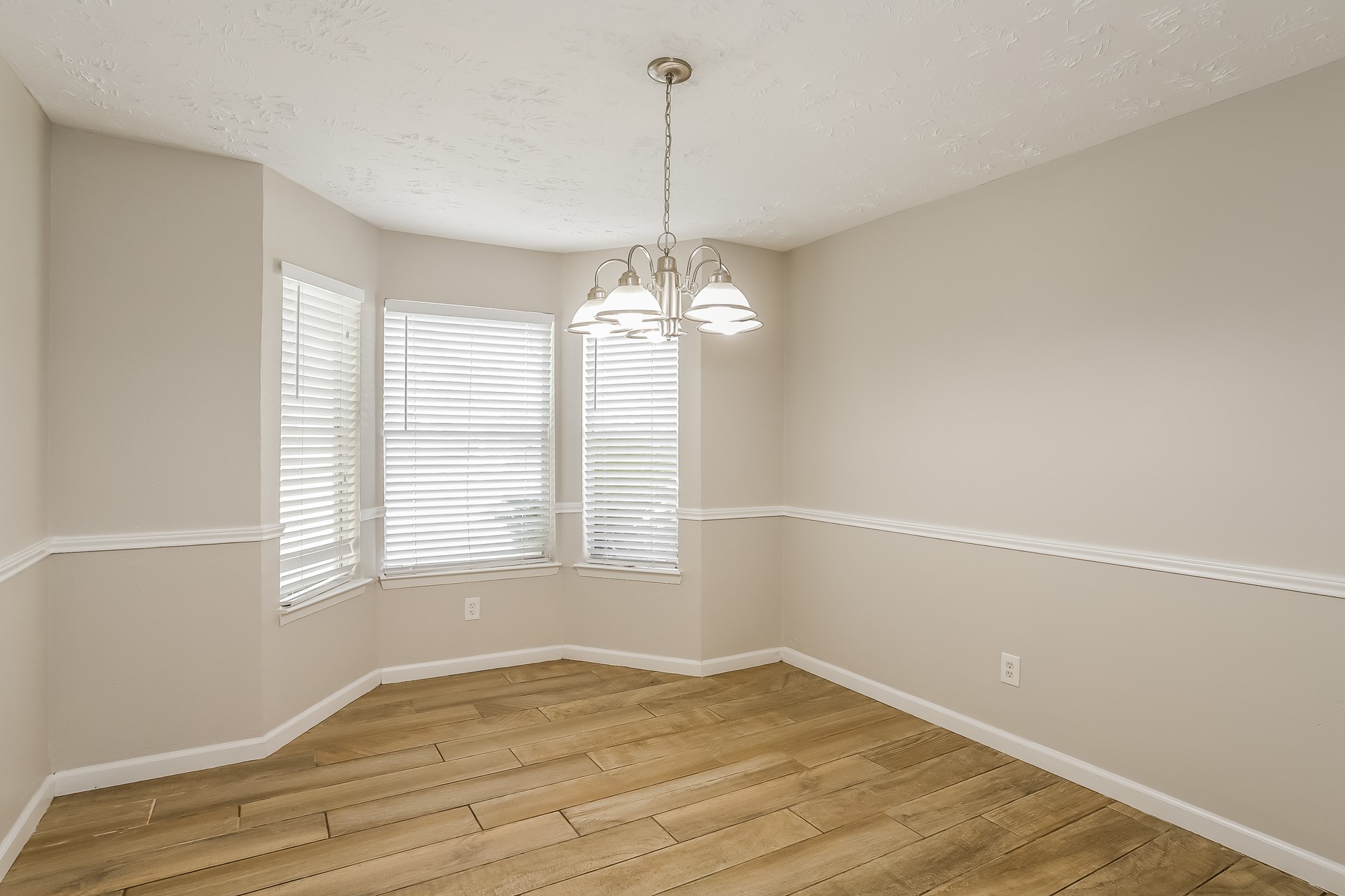 20239 Misty Pines Drive Property Photo 5