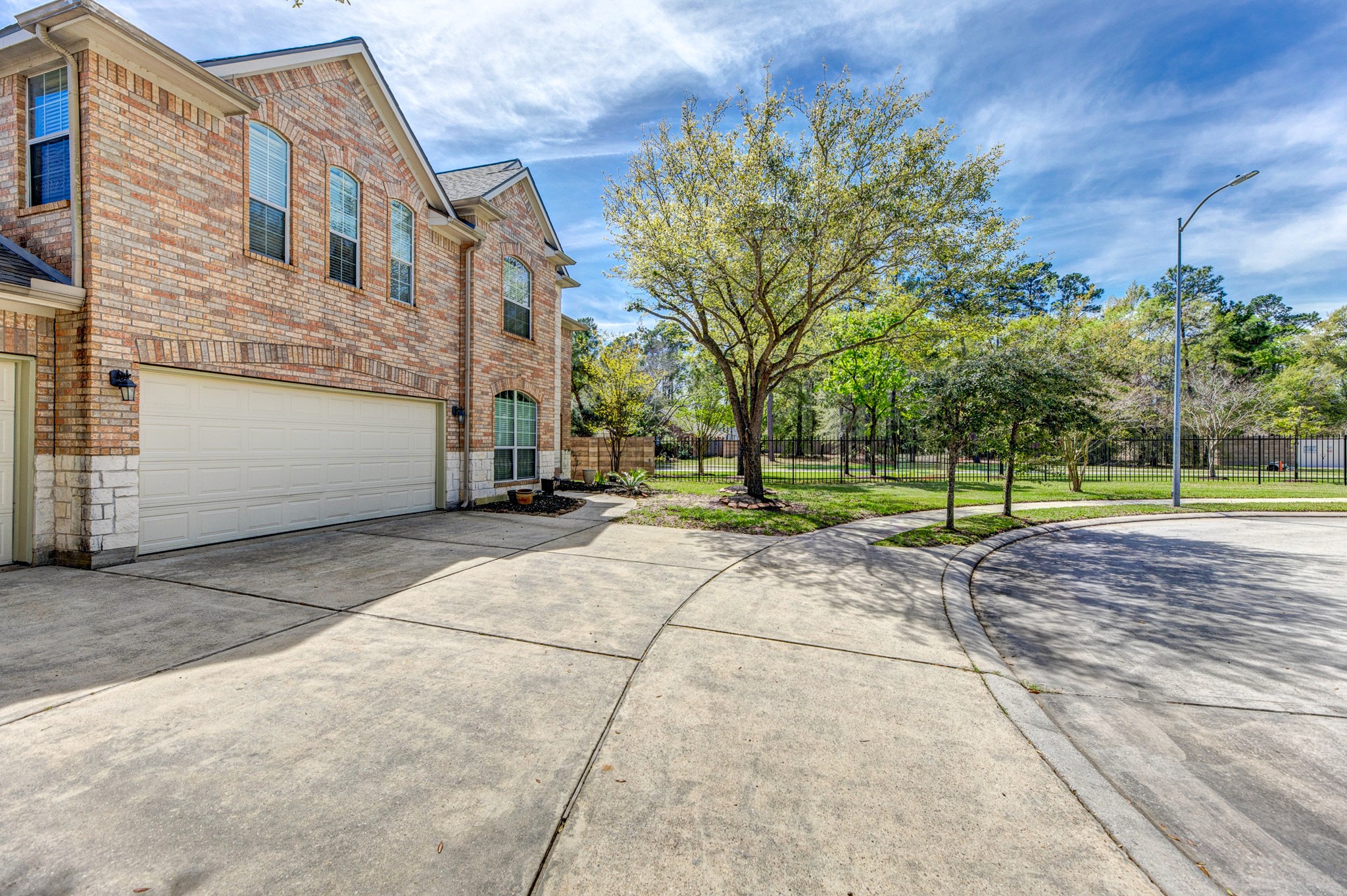3002 Vincent Crossing Drive Property Photo 4