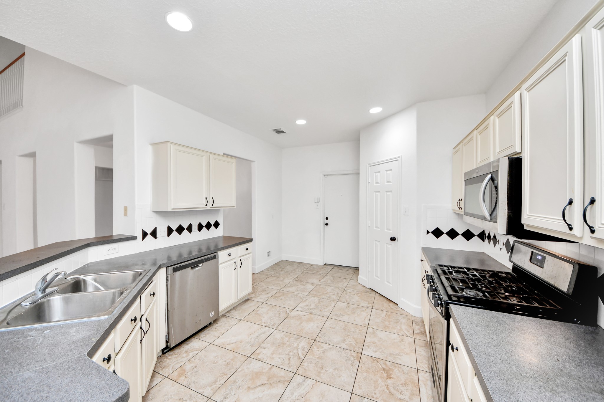 13515 Scarab Drive Property Photo 15