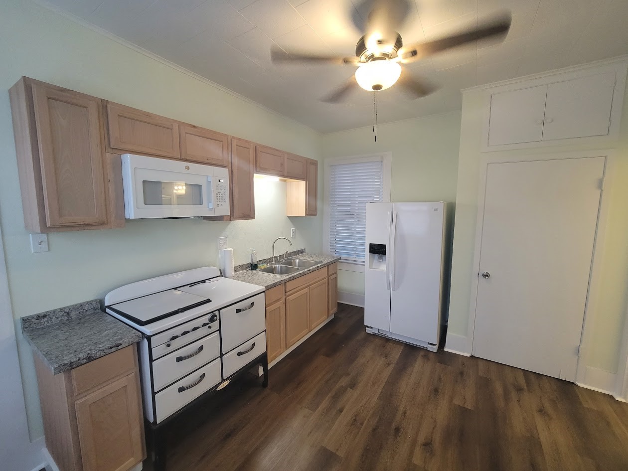 723 Sealy Street Property Photo 6