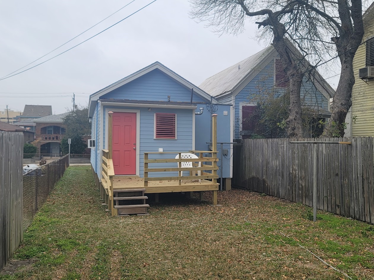 723 Sealy Street Property Photo 14