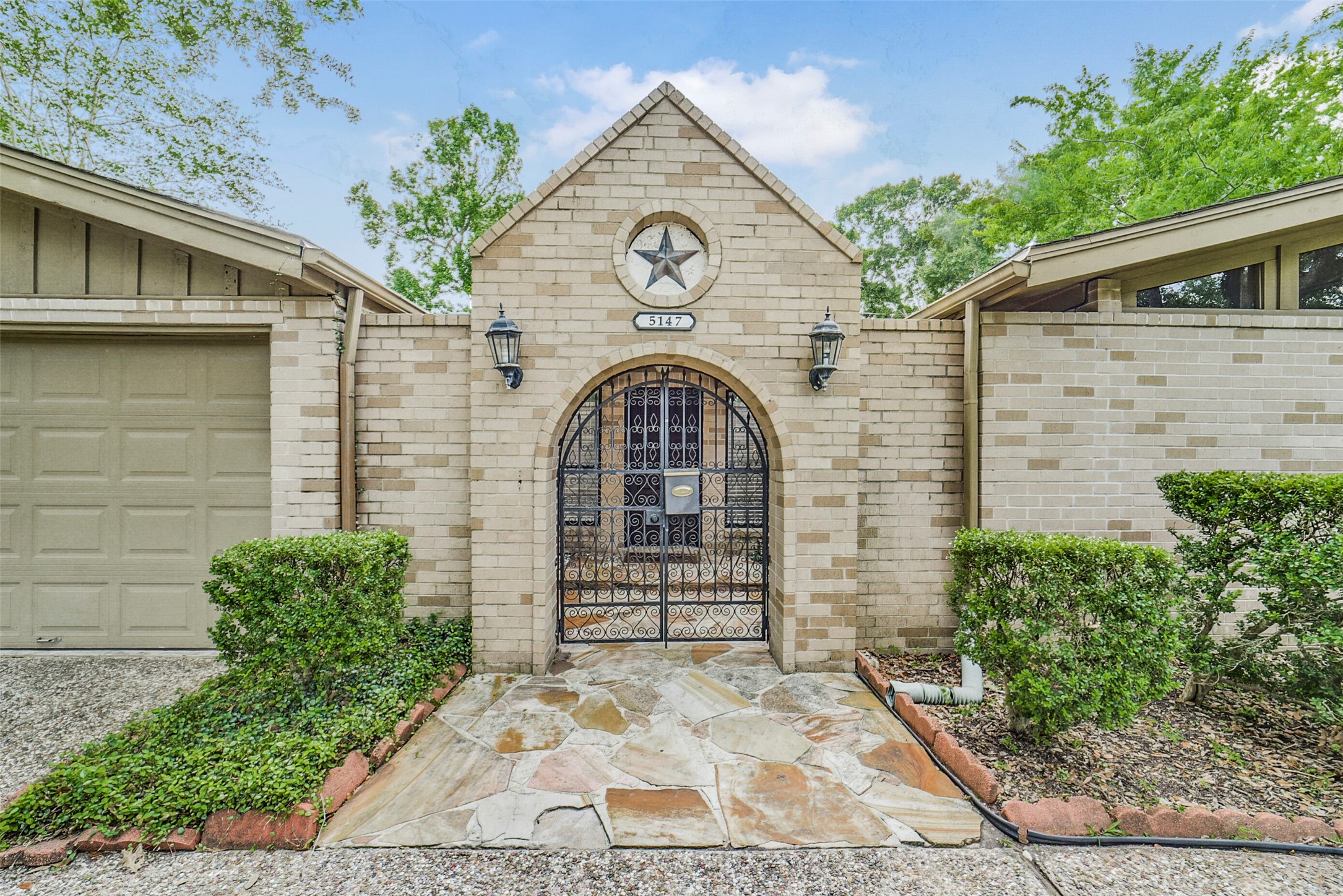 5147 Beechnut Street Property Photo 1