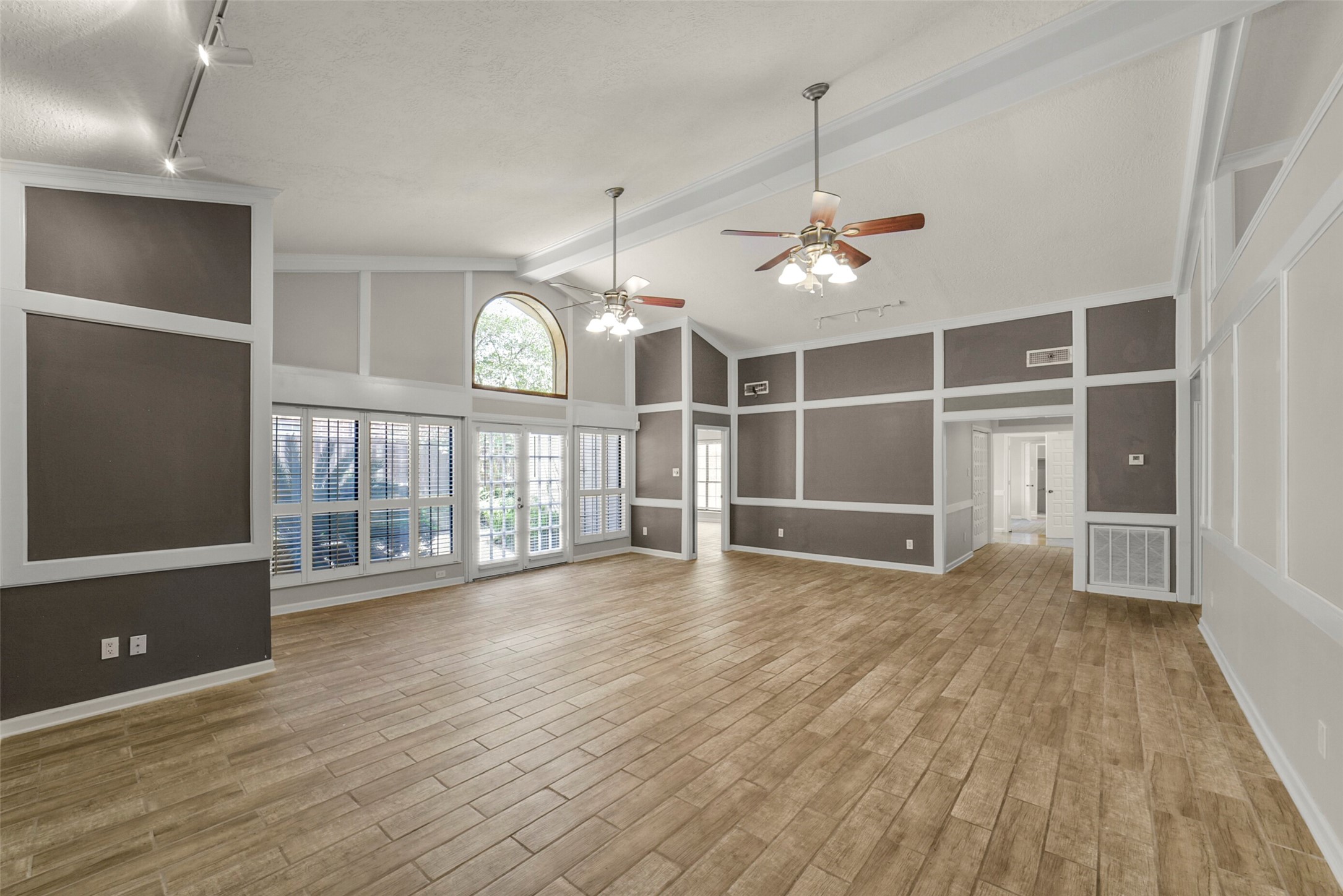 5147 Beechnut Street Property Photo 4