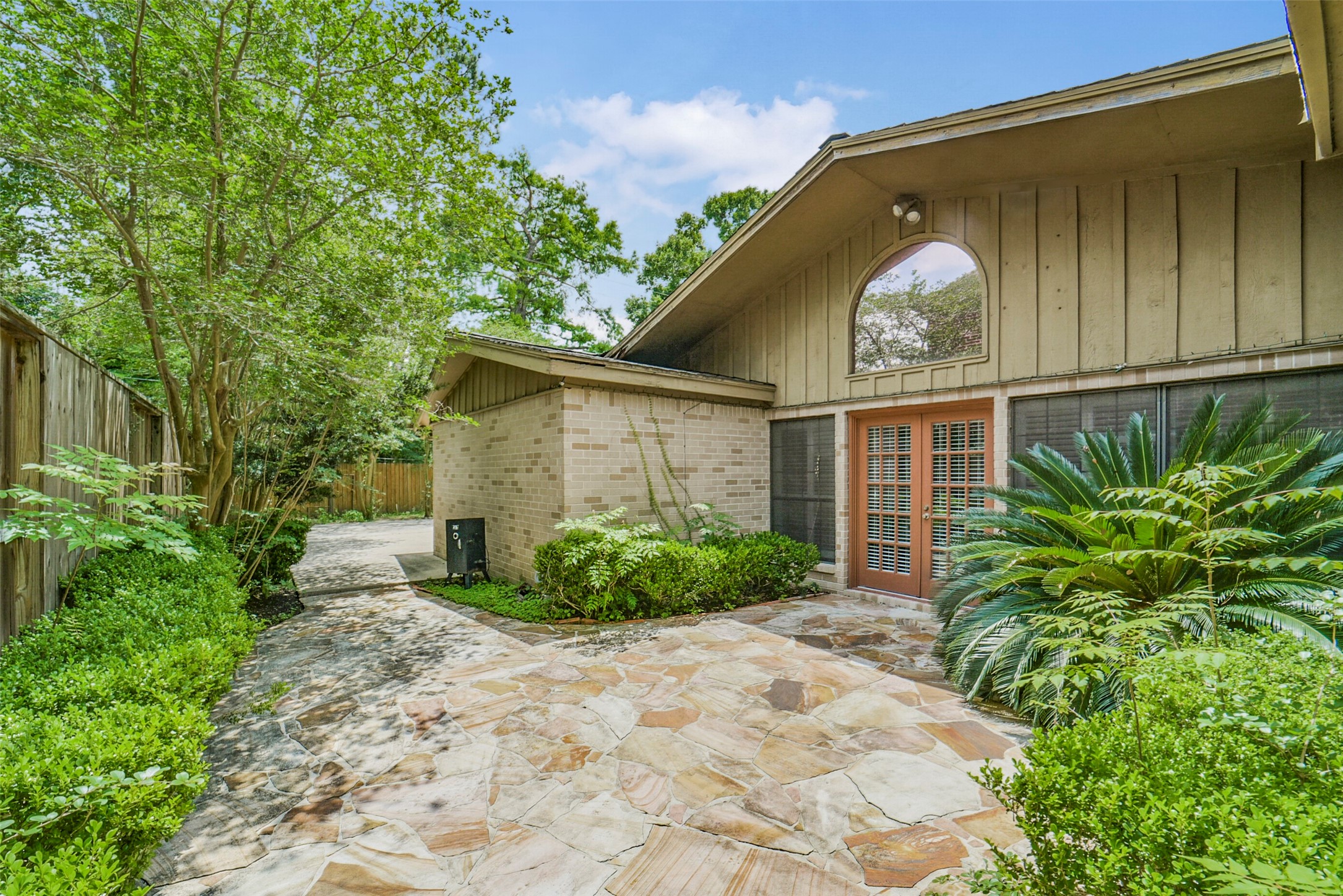 5147 Beechnut Street Property Photo 5