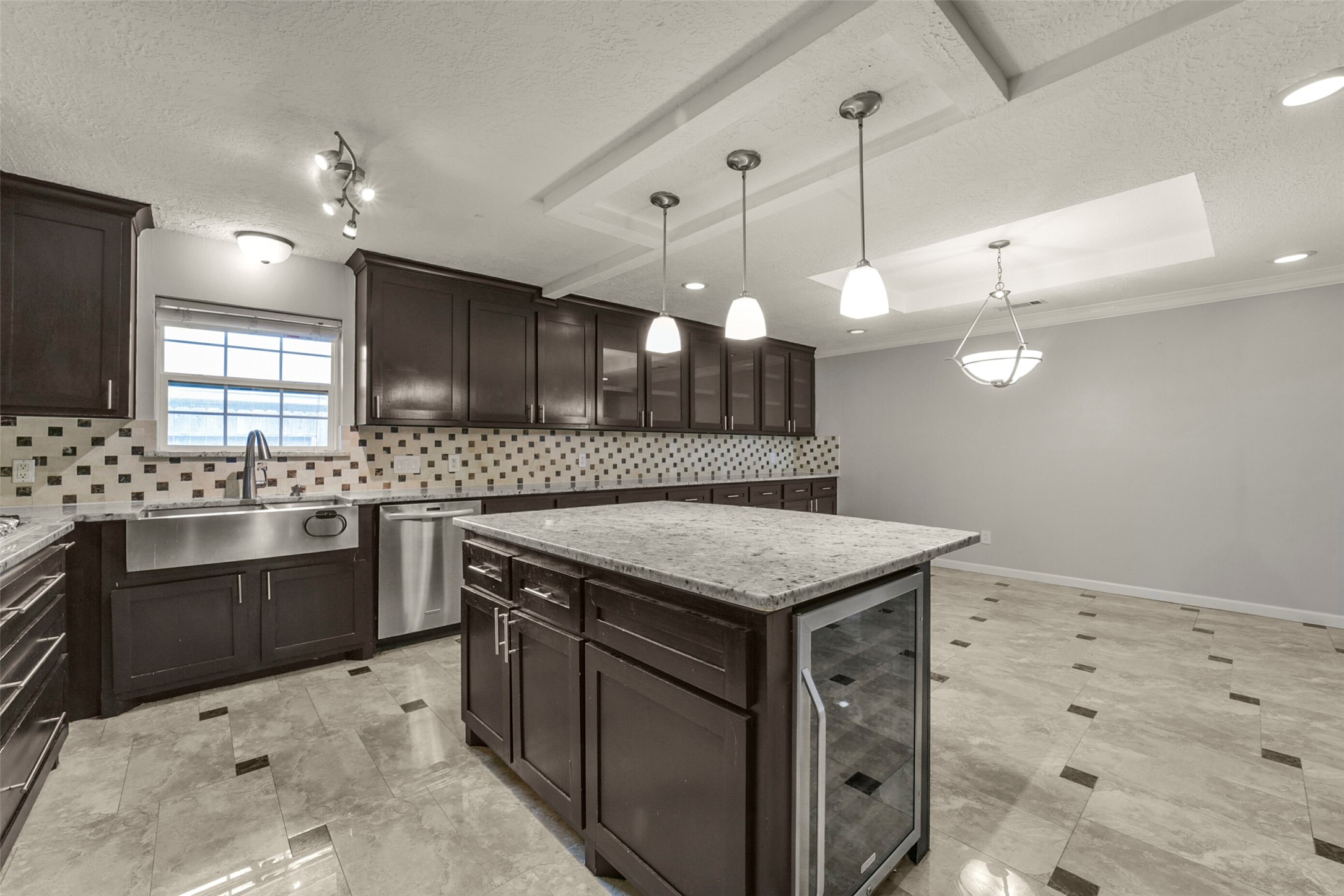 5147 Beechnut Street Property Photo 8