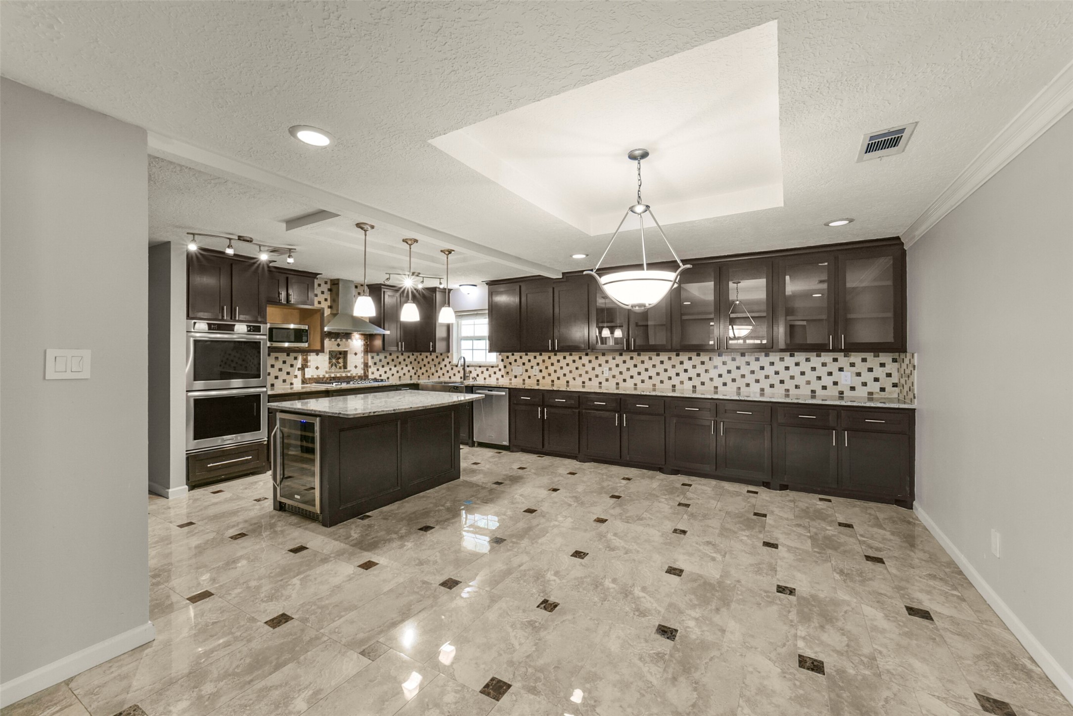 5147 Beechnut Street Property Photo 9