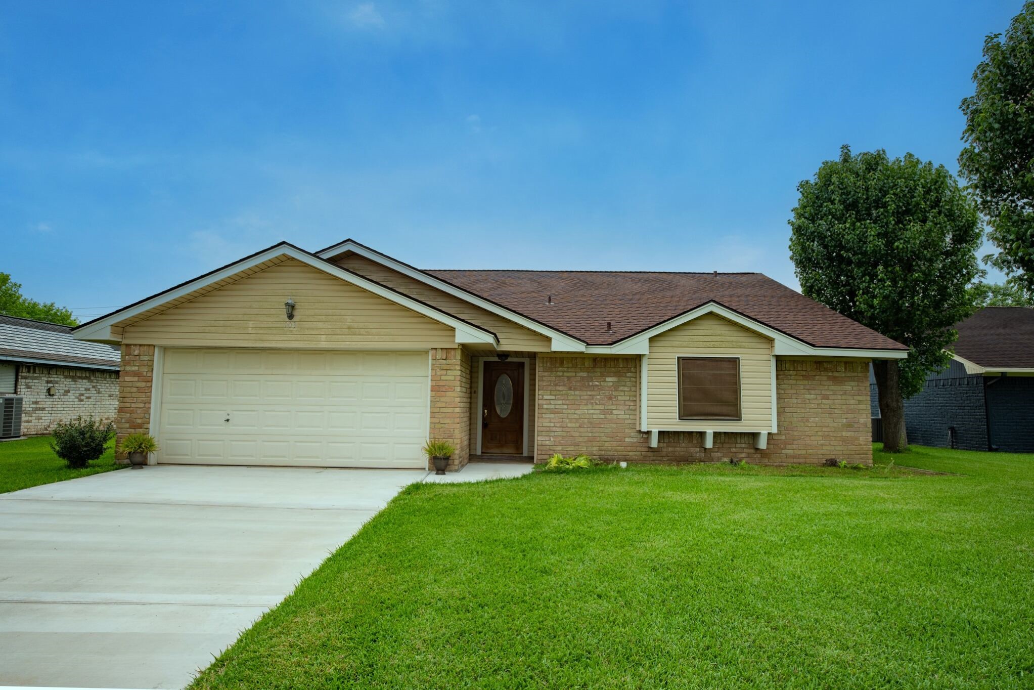 103 Sunflower Street Property Photo 1