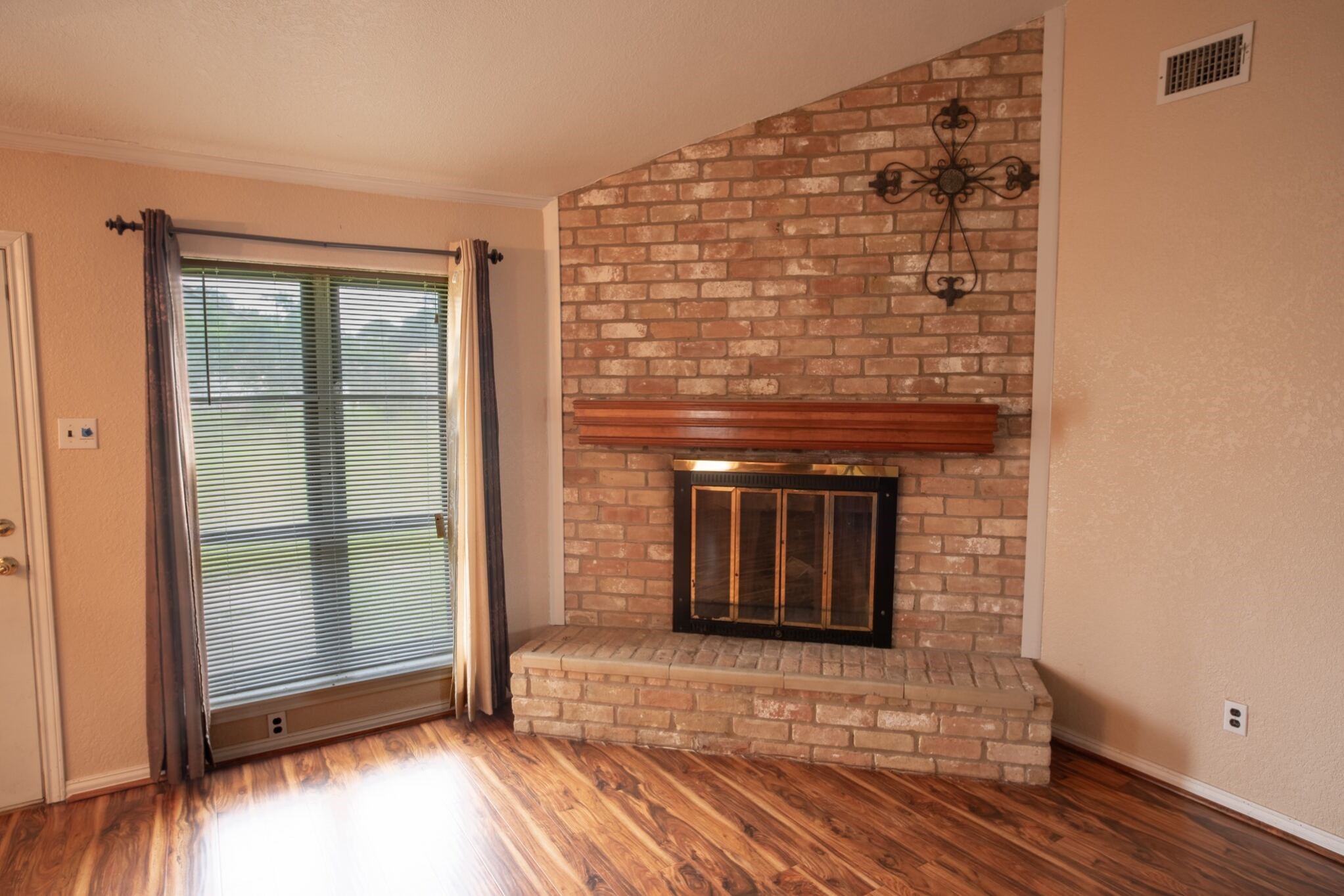 103 Sunflower Street Property Photo 5