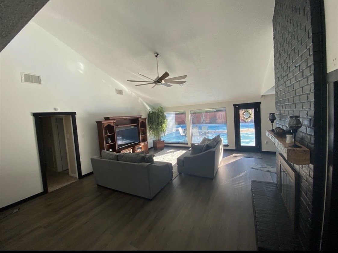 11603 Pebbleton Drive Property Photo 3