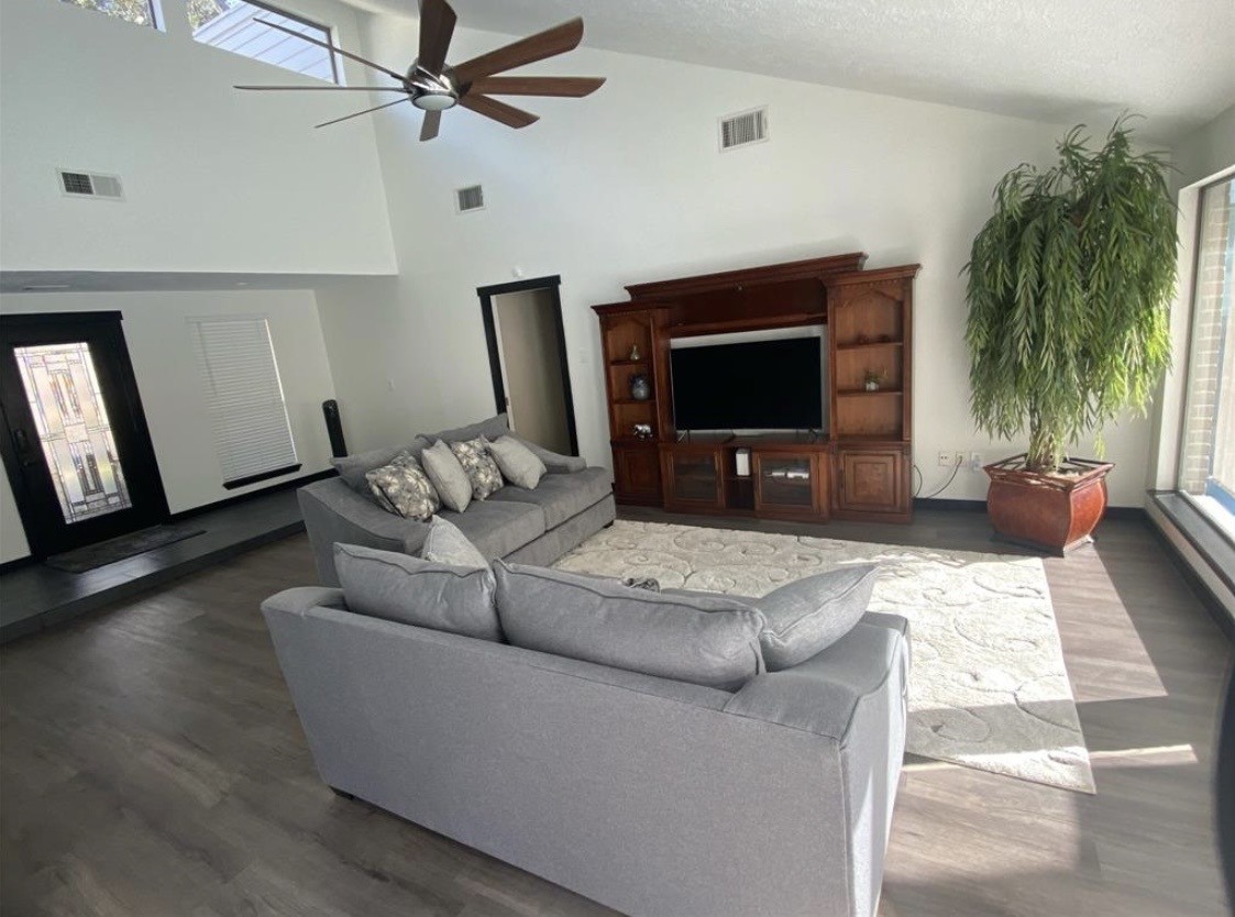 11603 Pebbleton Drive Property Photo 4