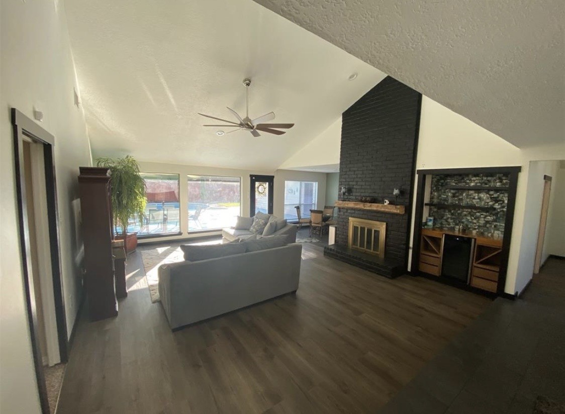 11603 Pebbleton Drive Property Photo 5