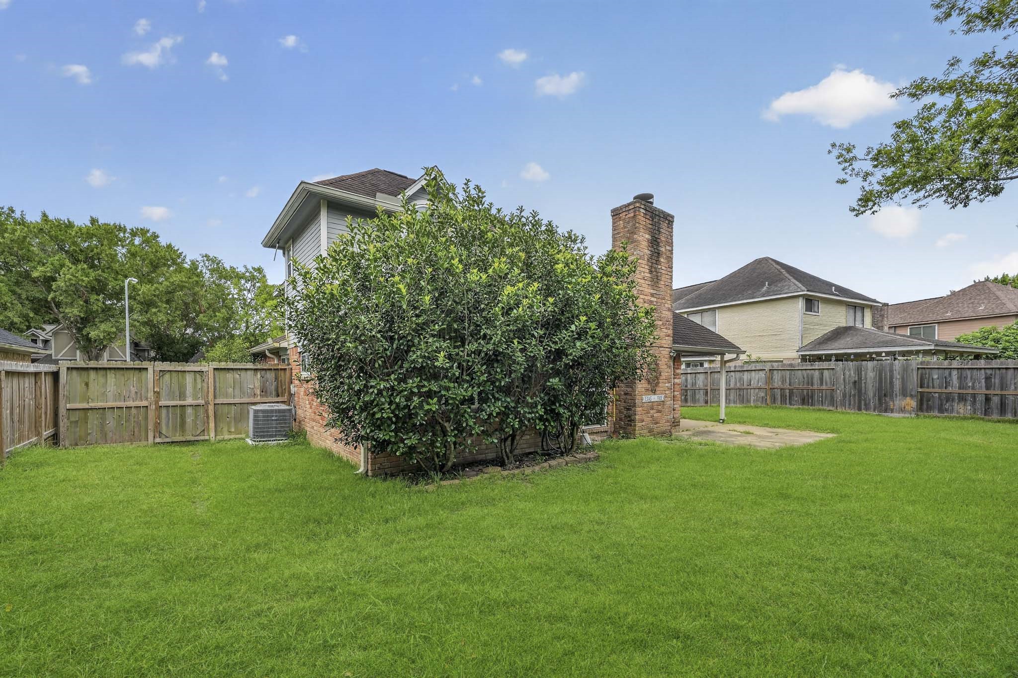 11214 Hambleton Way Property Photo 8
