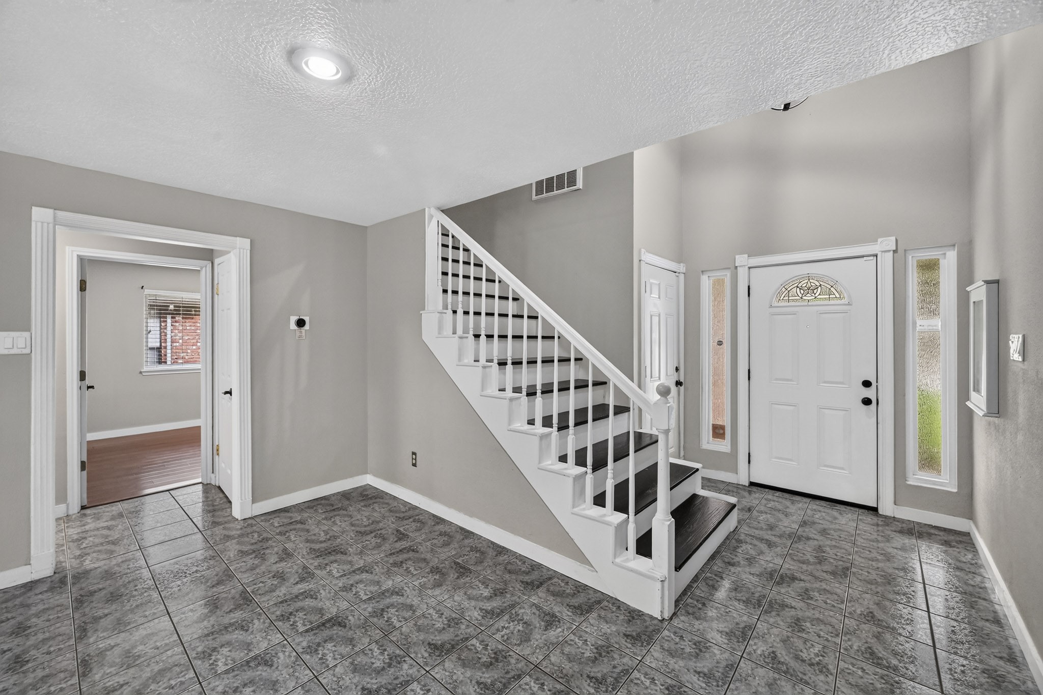 11214 Hambleton Way Property Photo 10