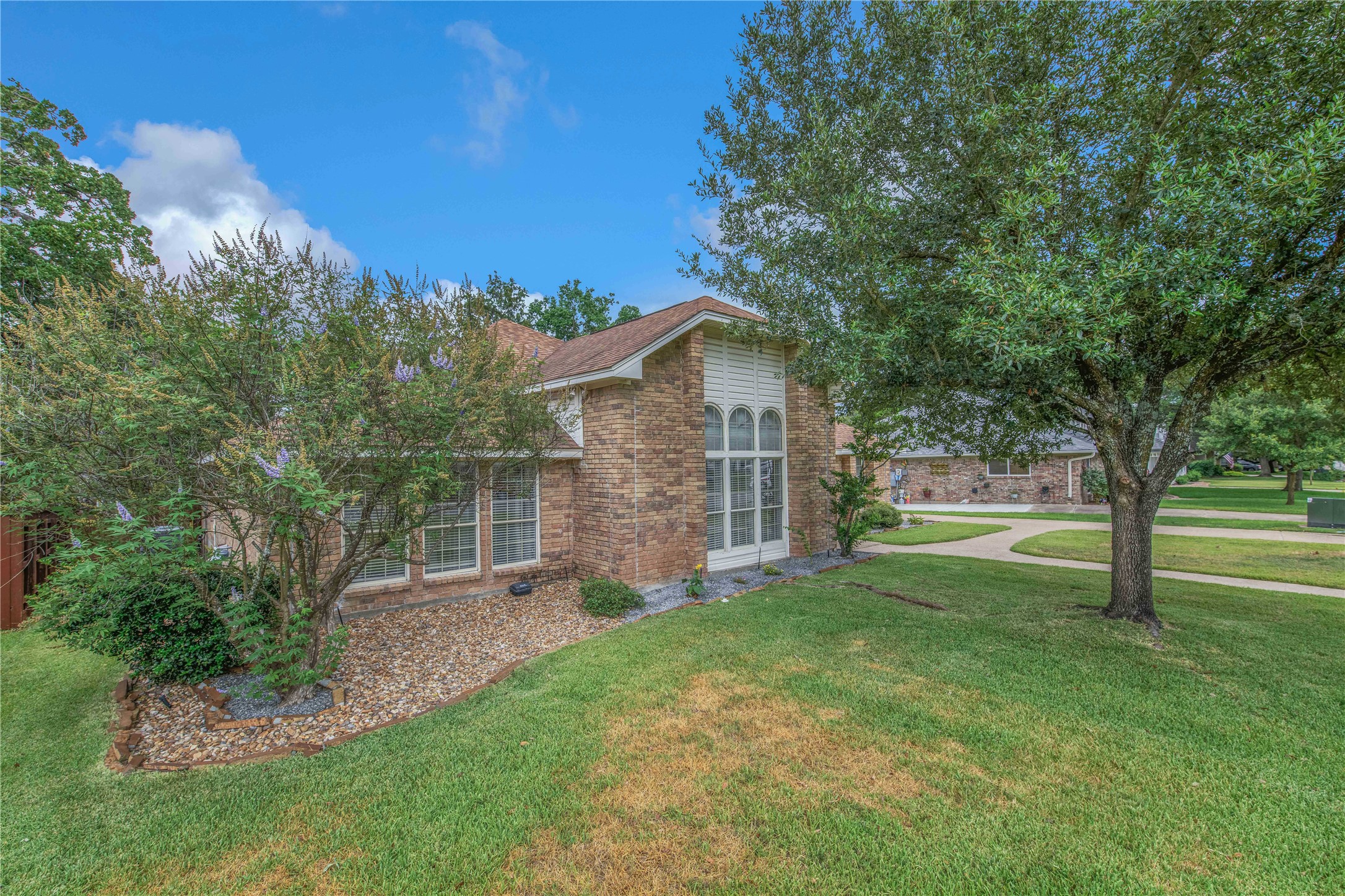 2307 W Briargate Drive Property Photo 28
