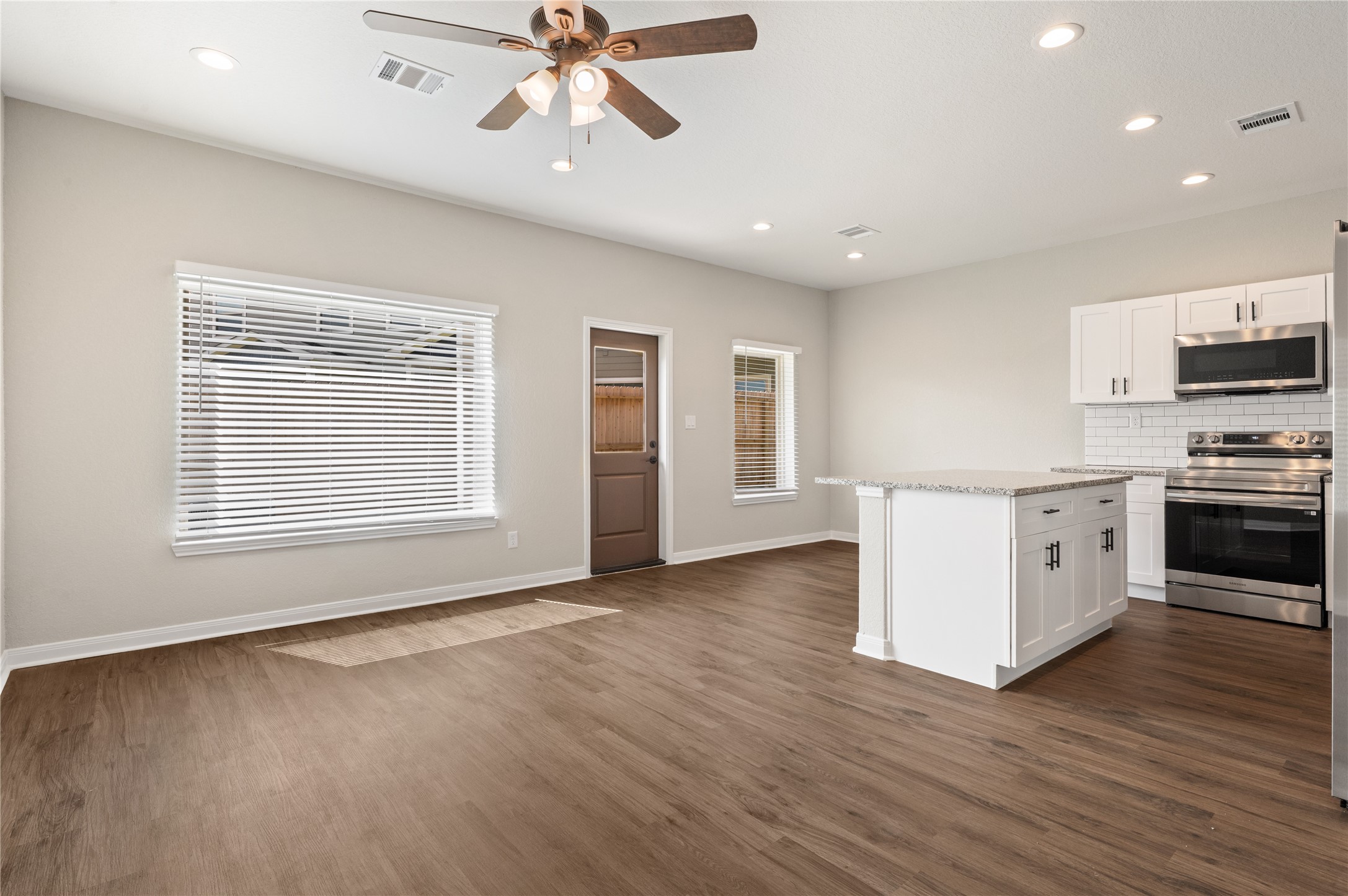 14010 Longstreet 302 Property Photo 6