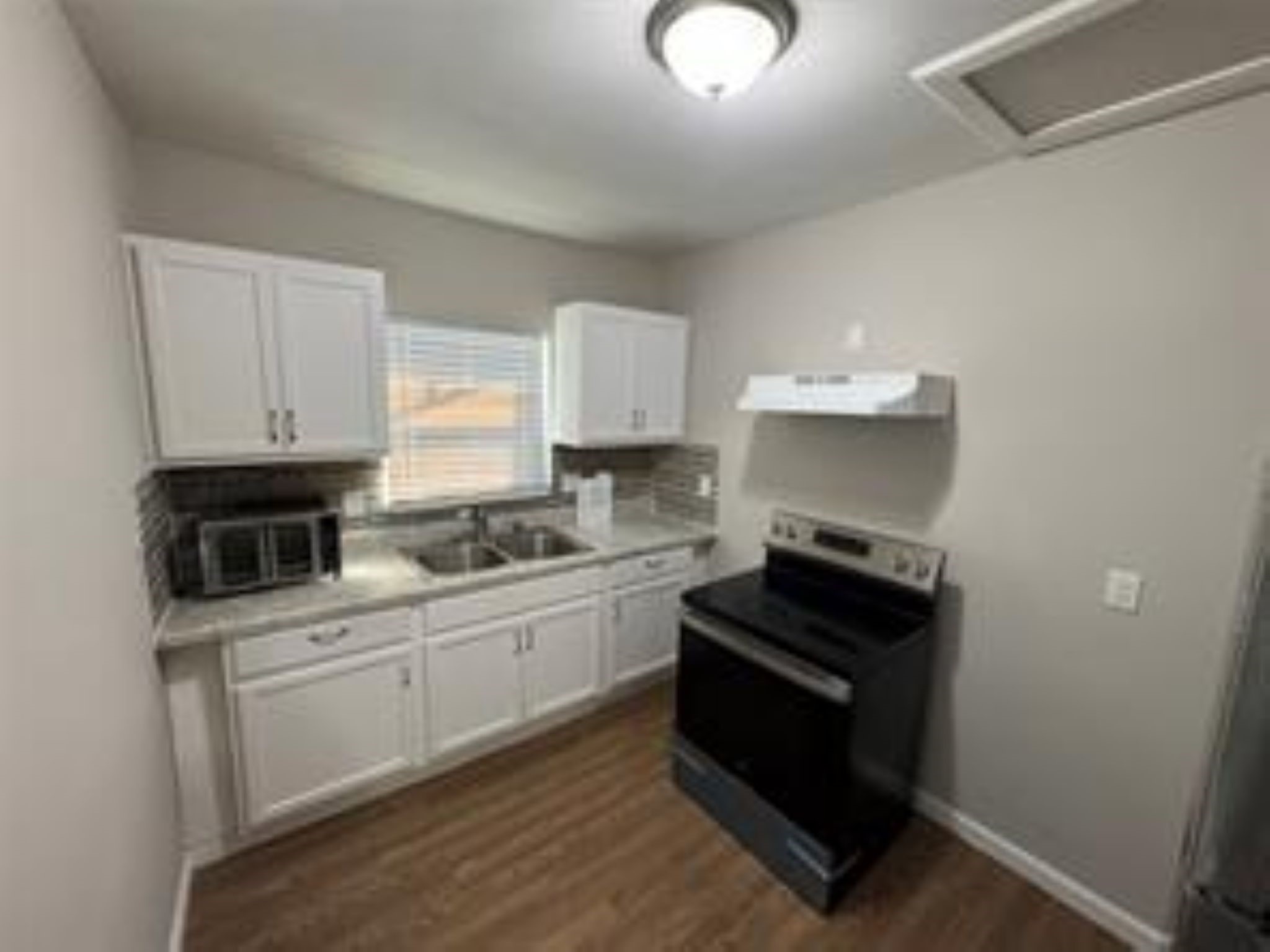 3231 Holman Street Property Photo 5