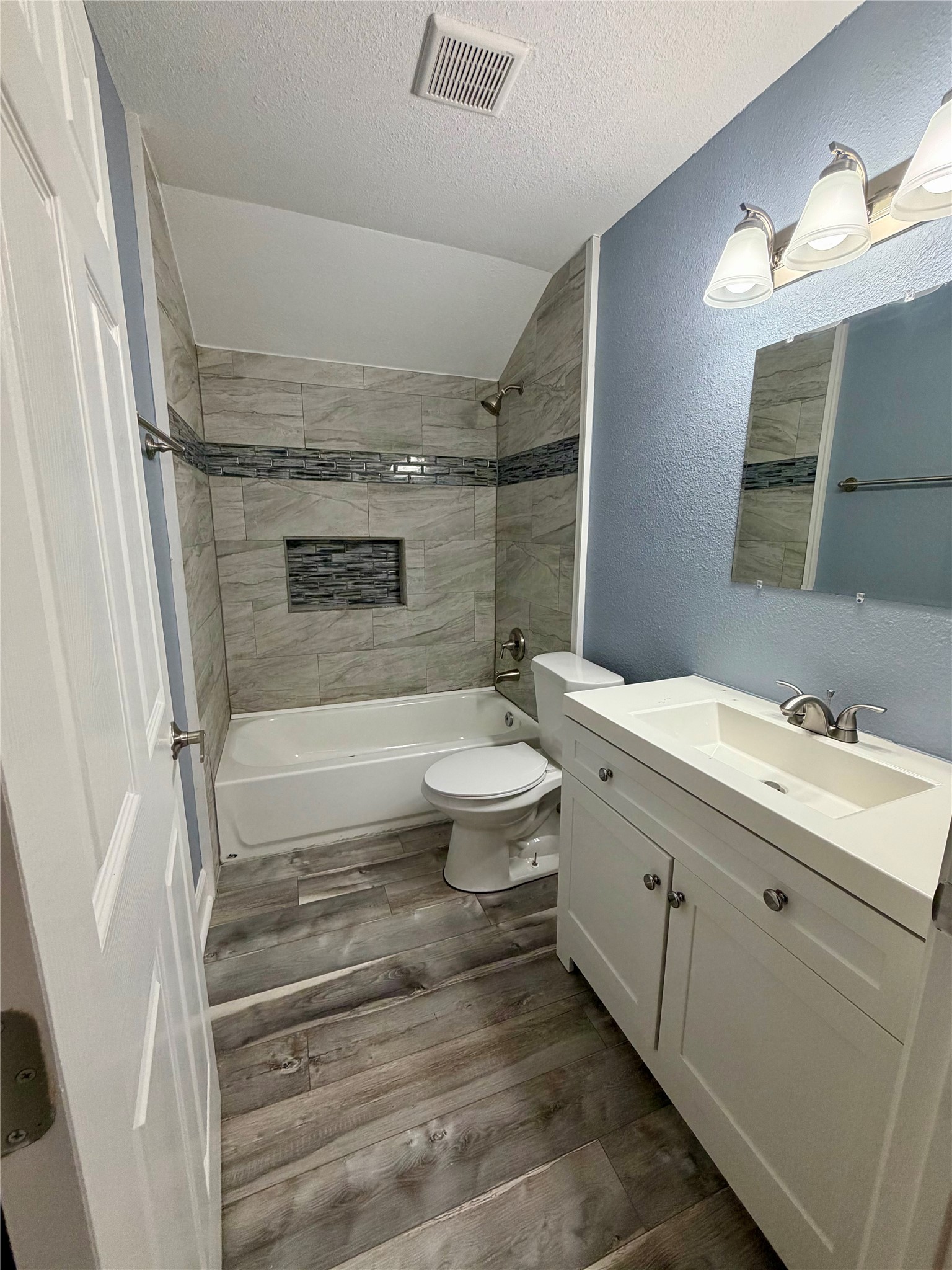 2322 Central Street 4 Property Photo 10