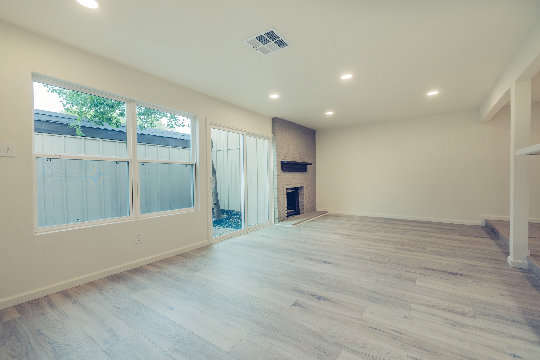 12553 Wellington Park Drive Property Photo 3
