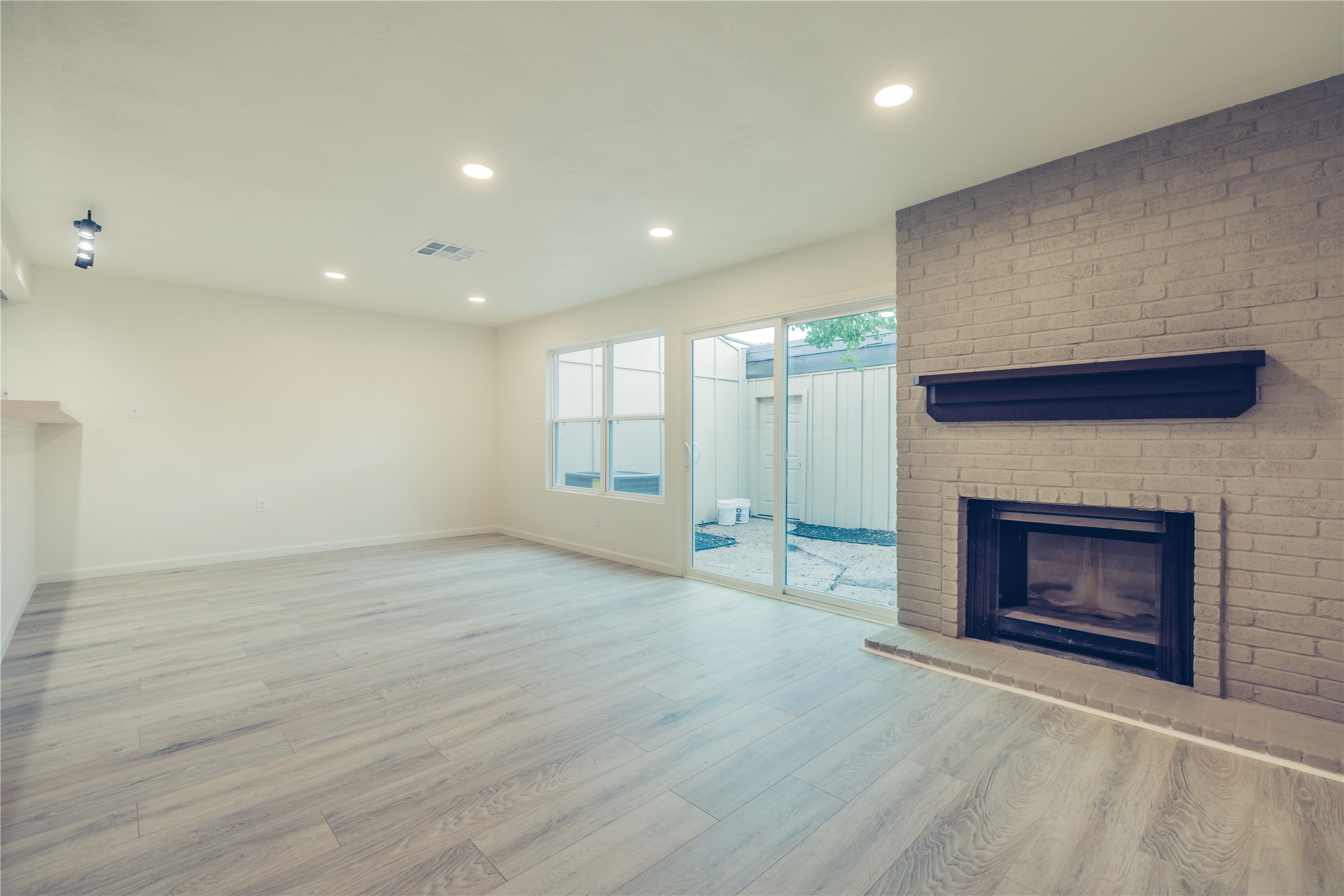 12553 Wellington Park Drive Property Photo 6