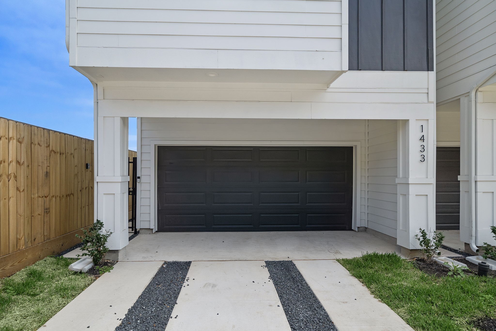 1433 Ennis Street Property Photo 3