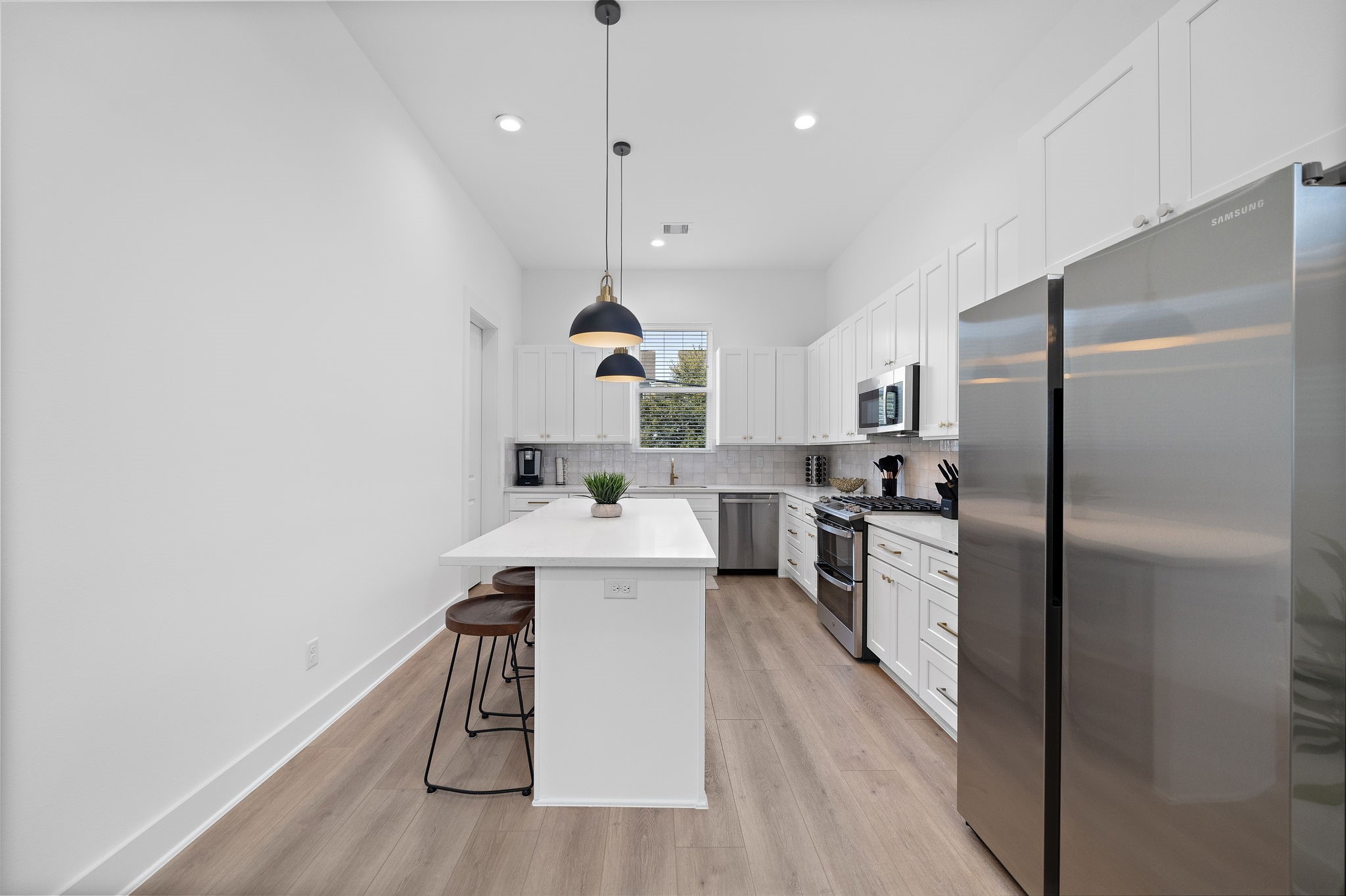 1433 Ennis Street Property Photo 10