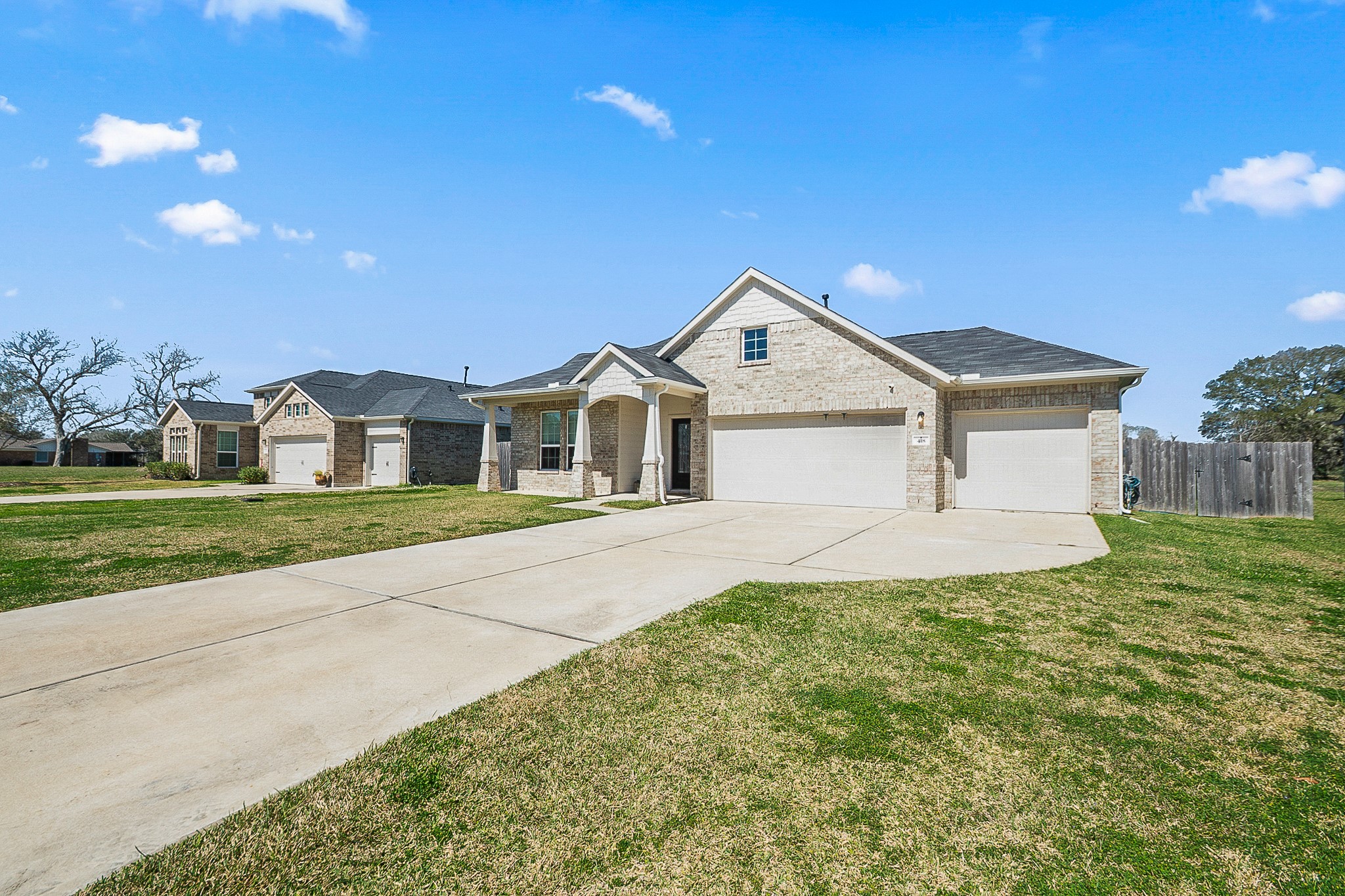 418 Wellshire Drive Property Photo 2