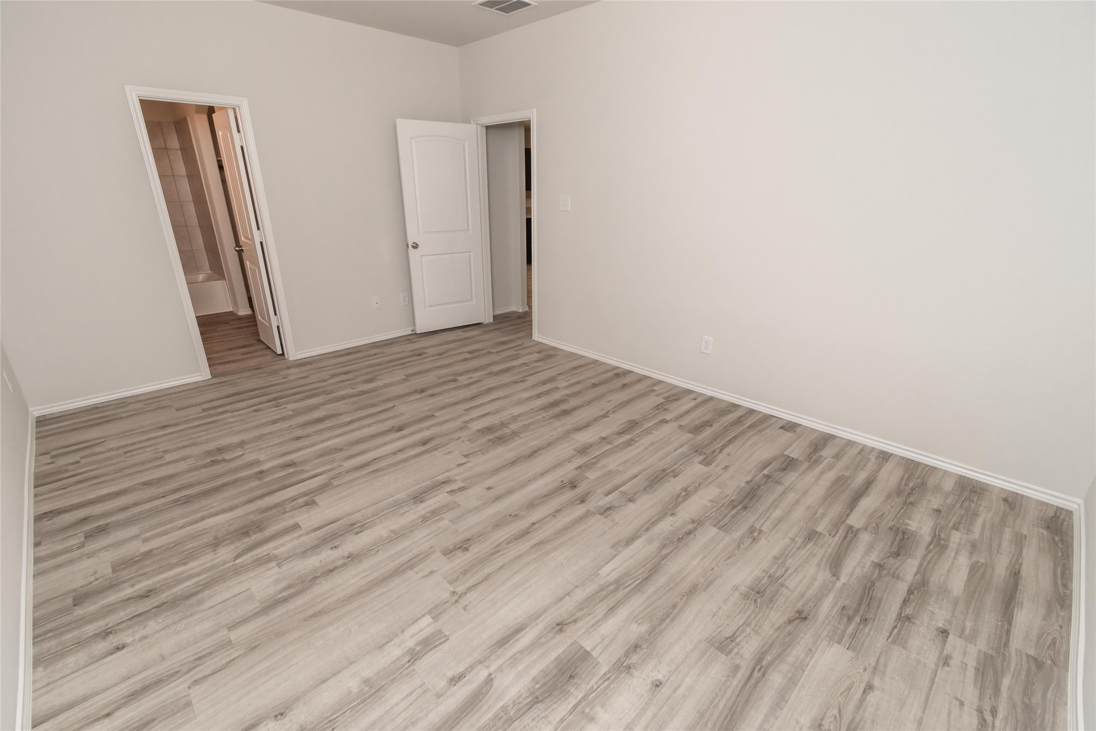 3311 Lake Como Court Property Photo 7