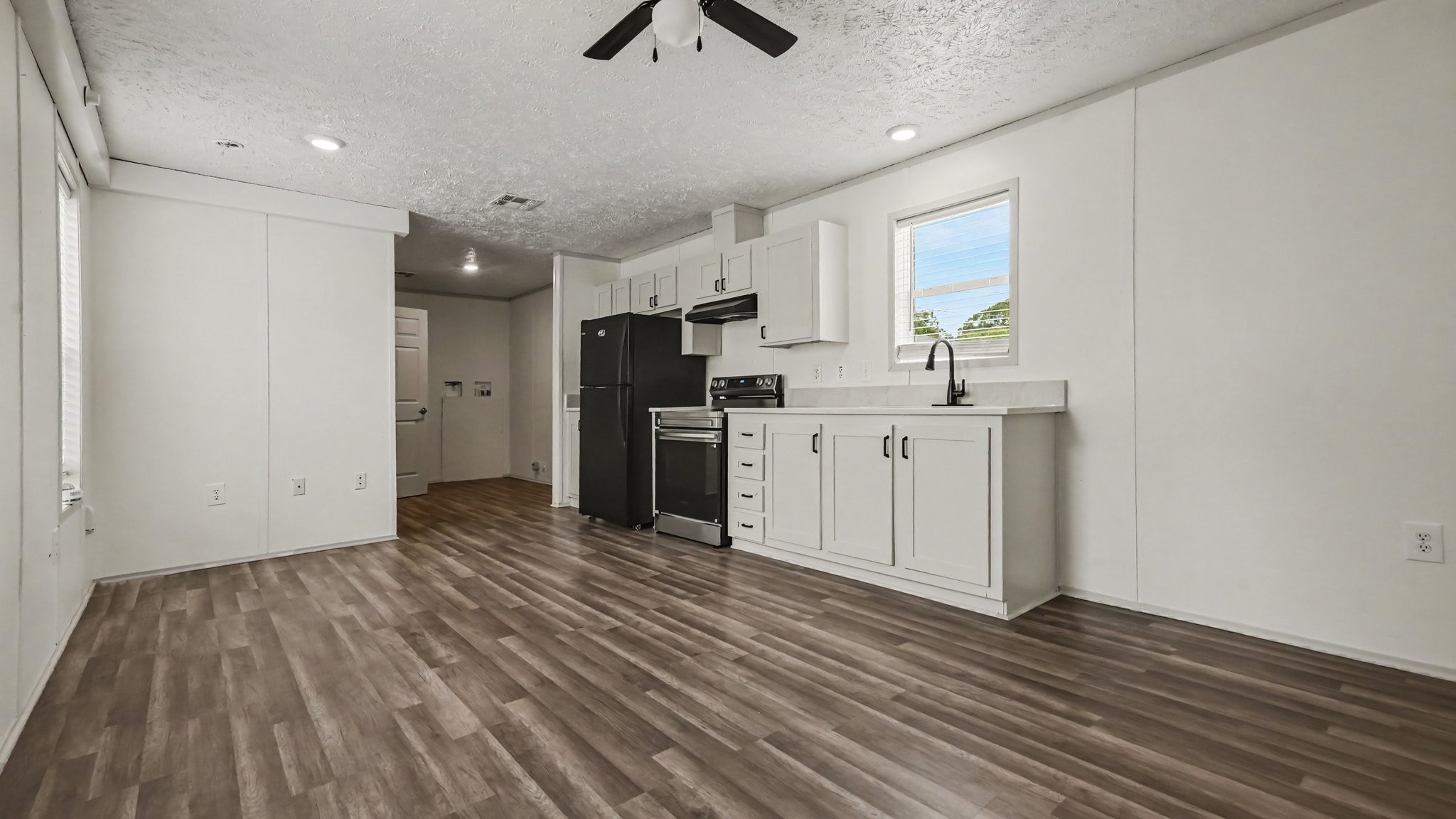 25024 Twin Oaks Drive Property Photo 4