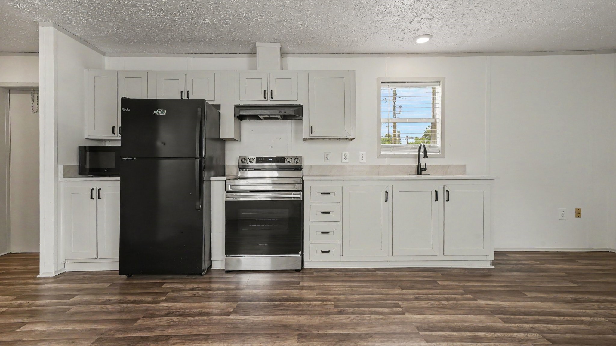 25024 Twin Oaks Drive Property Photo 6